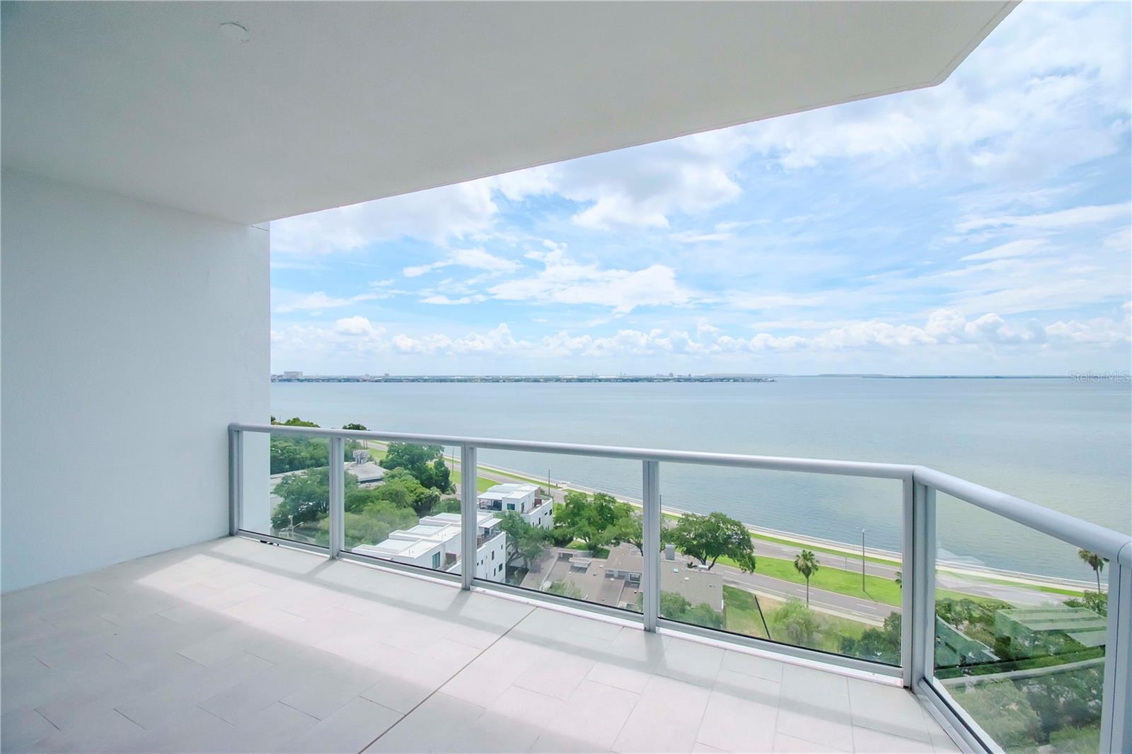 ALTURA BAYSHORE - Residential