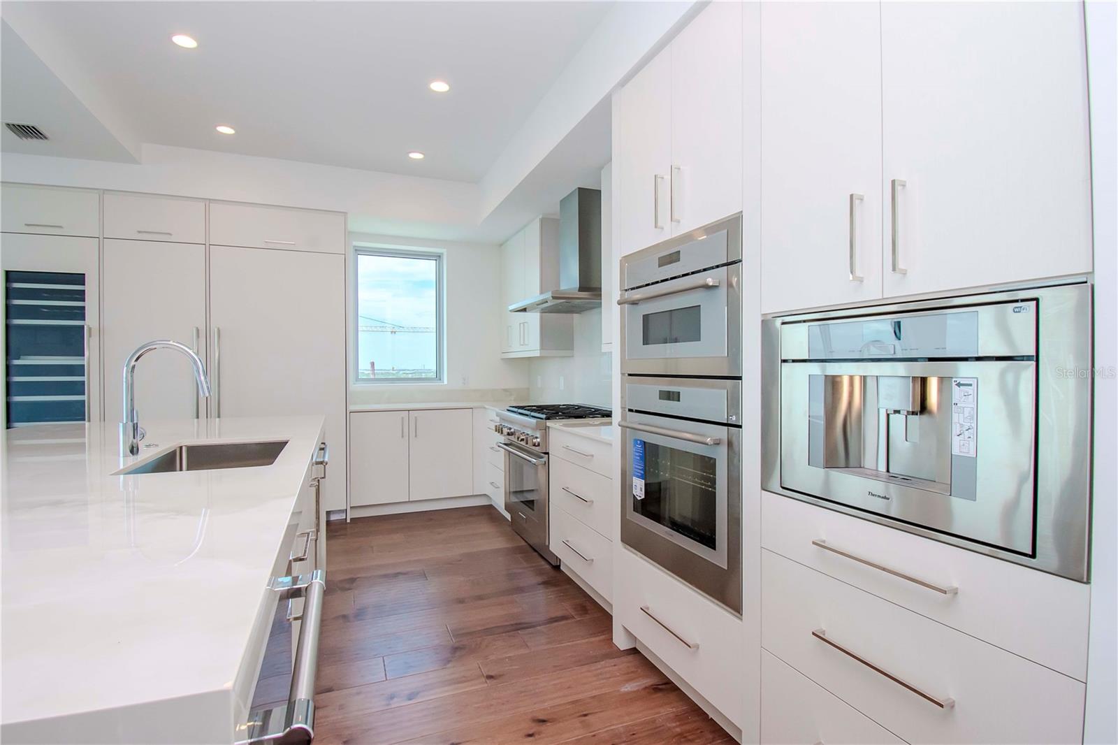 ALTURA BAYSHORE - Residential