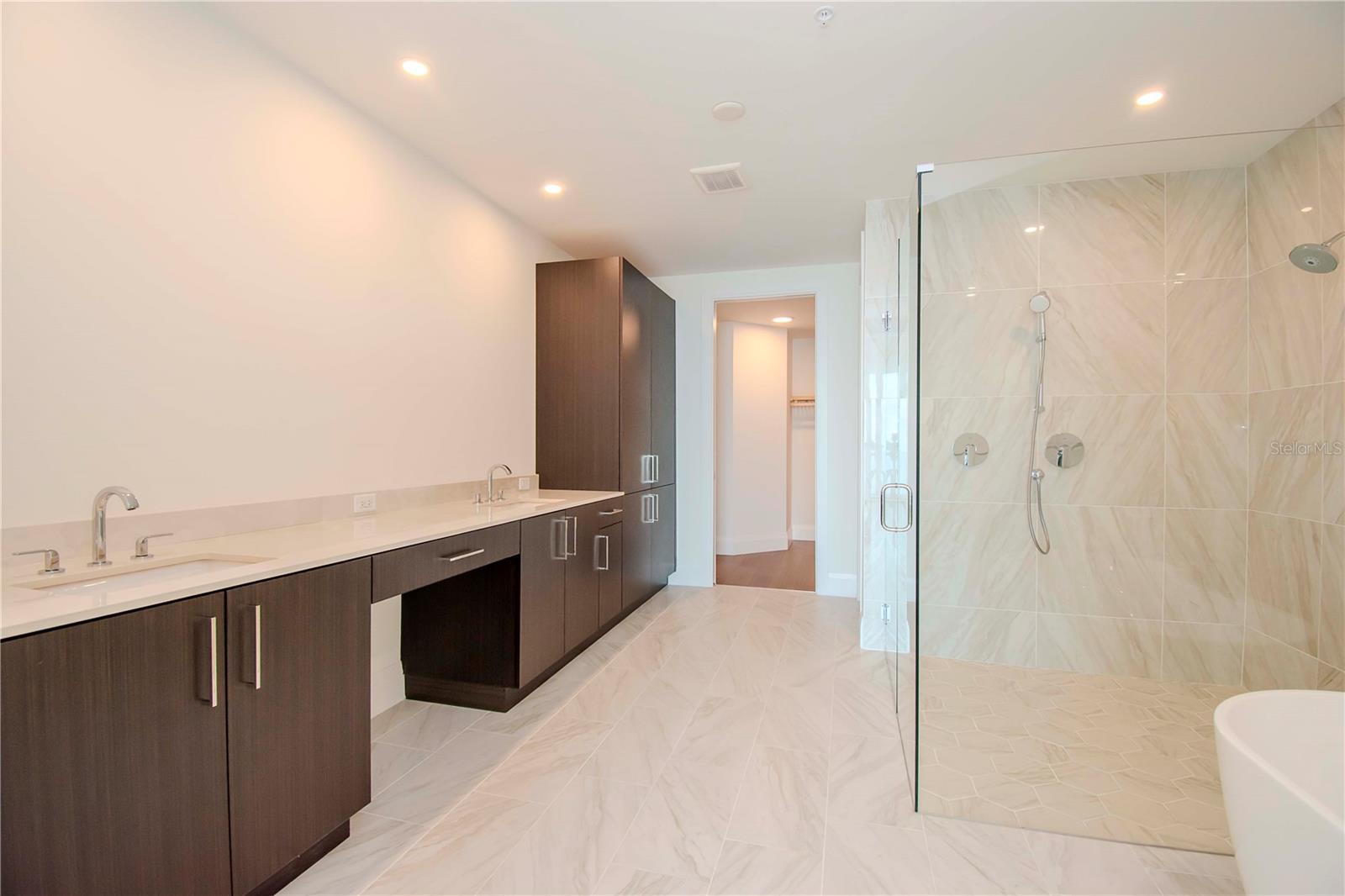 ALTURA BAYSHORE - Residential