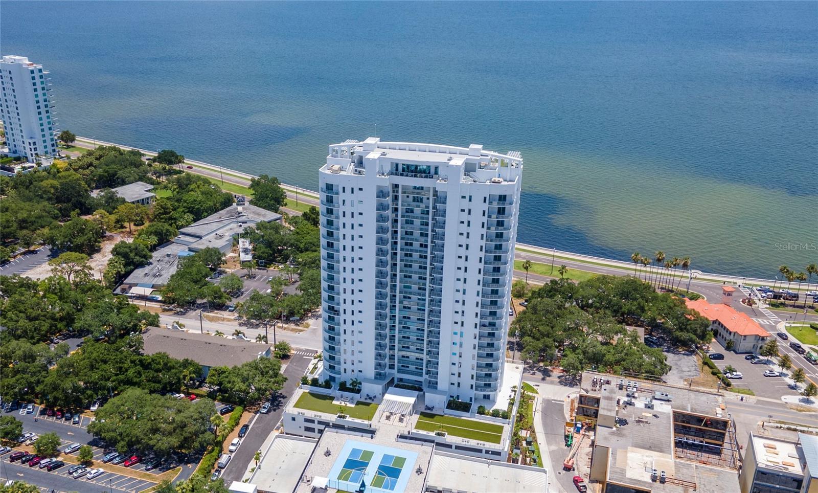 ALTURA BAYSHORE - Residential