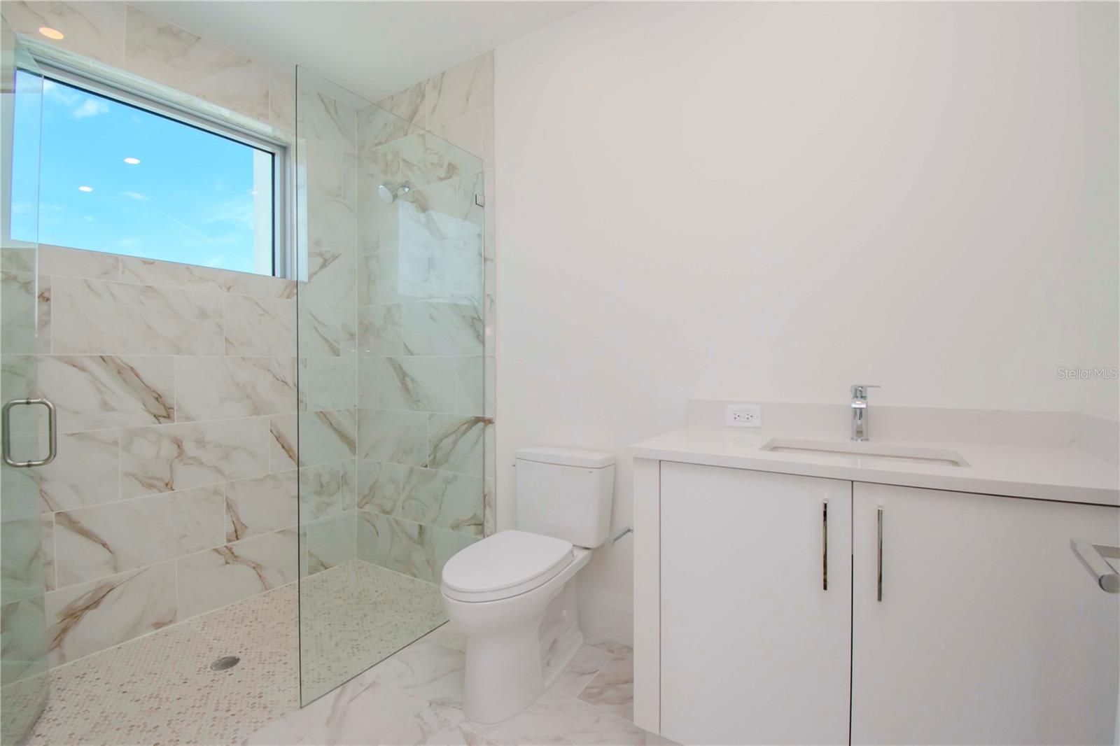 ALTURA BAYSHORE - Residential