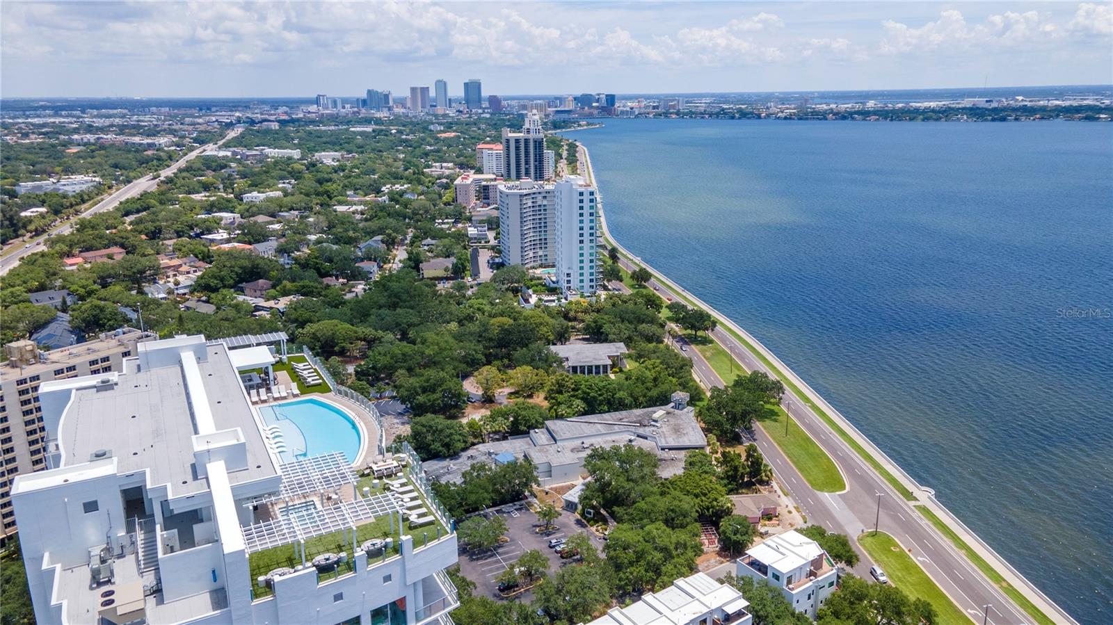 ALTURA BAYSHORE - Residential