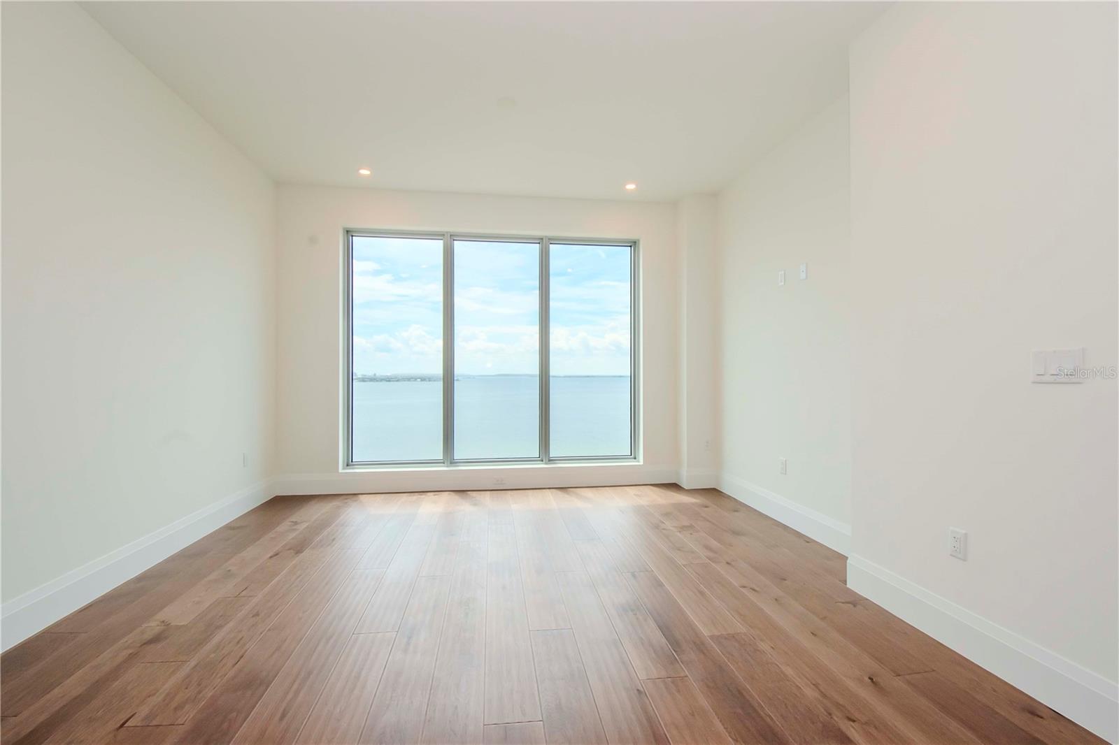 ALTURA BAYSHORE - Residential