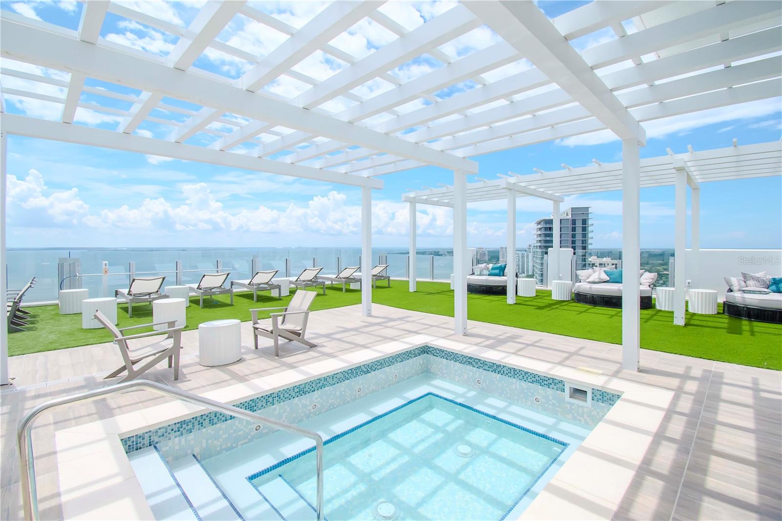 ALTURA BAYSHORE - Residential