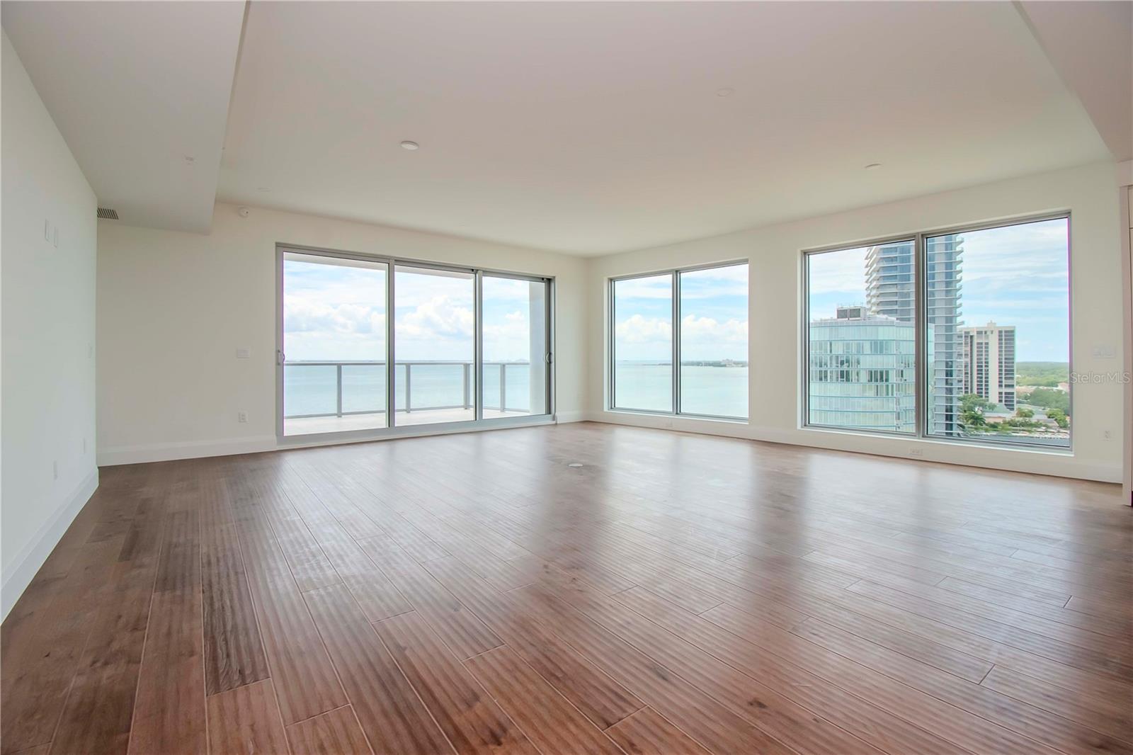 ALTURA BAYSHORE - Residential