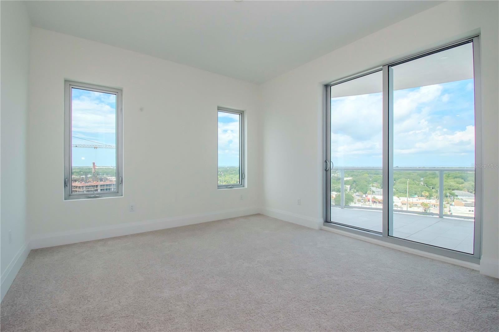 ALTURA BAYSHORE - Residential