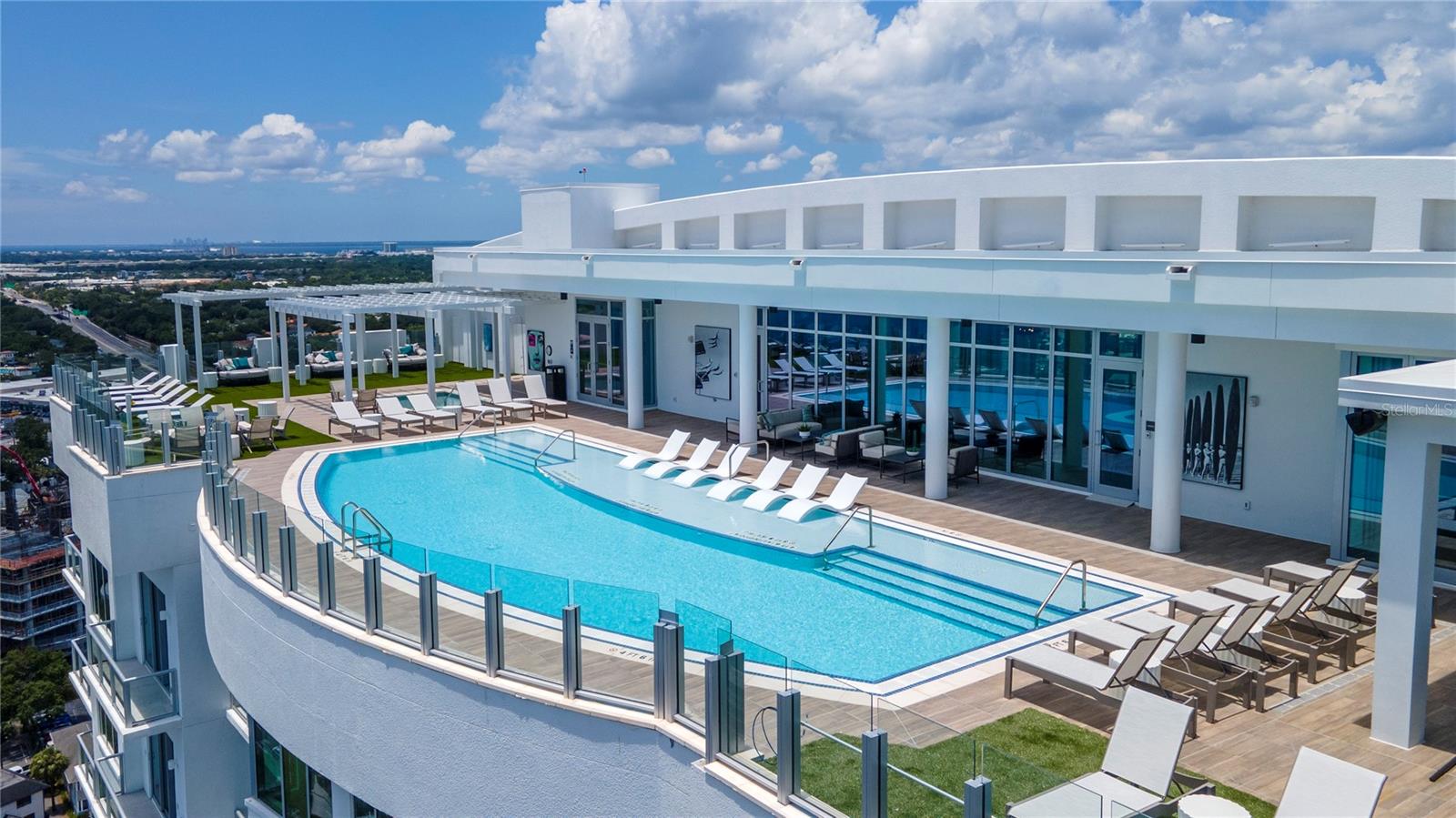 ALTURA BAYSHORE - Residential