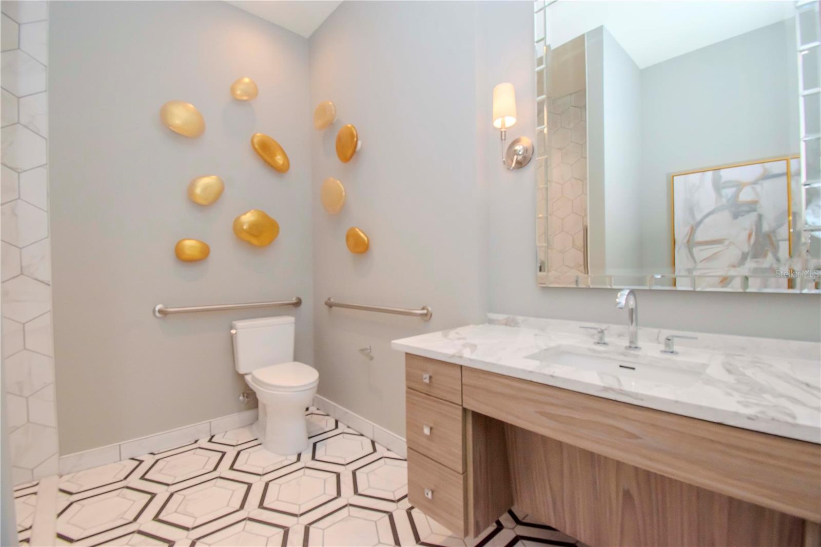 ALTURA BAYSHORE - Residential