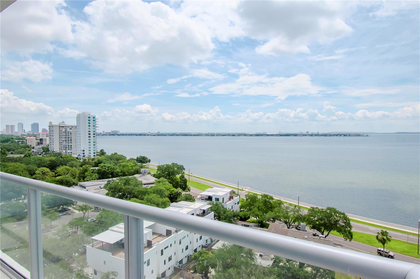 ALTURA BAYSHORE - Residential