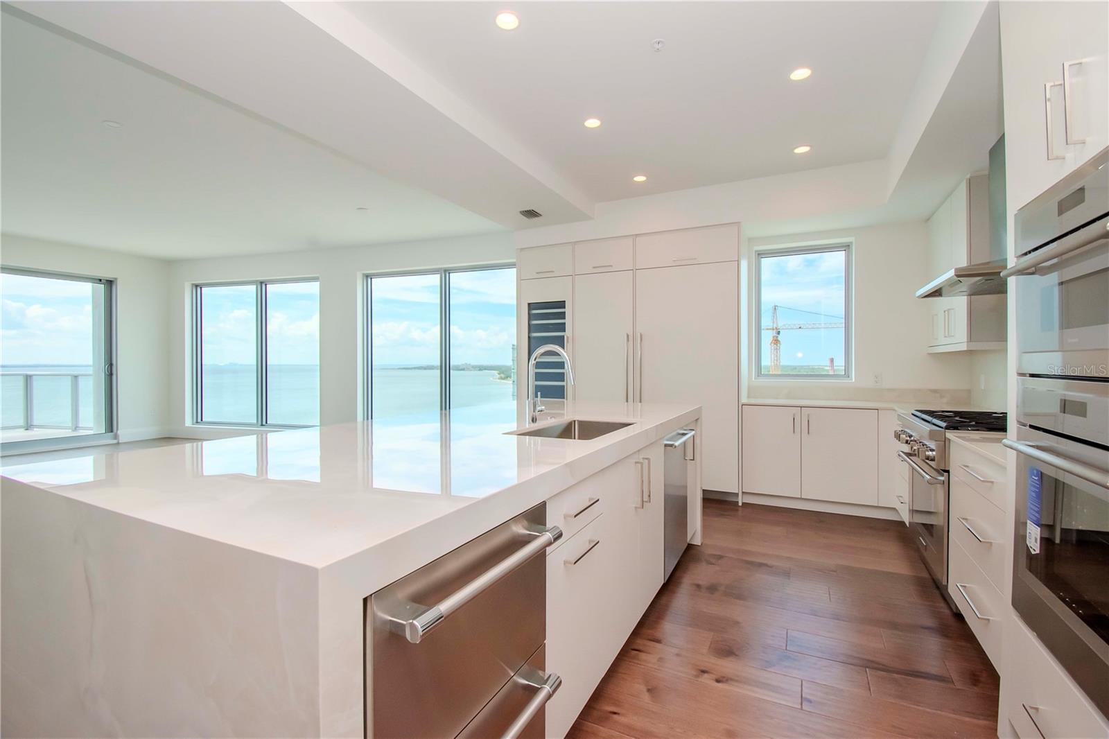 ALTURA BAYSHORE - Residential