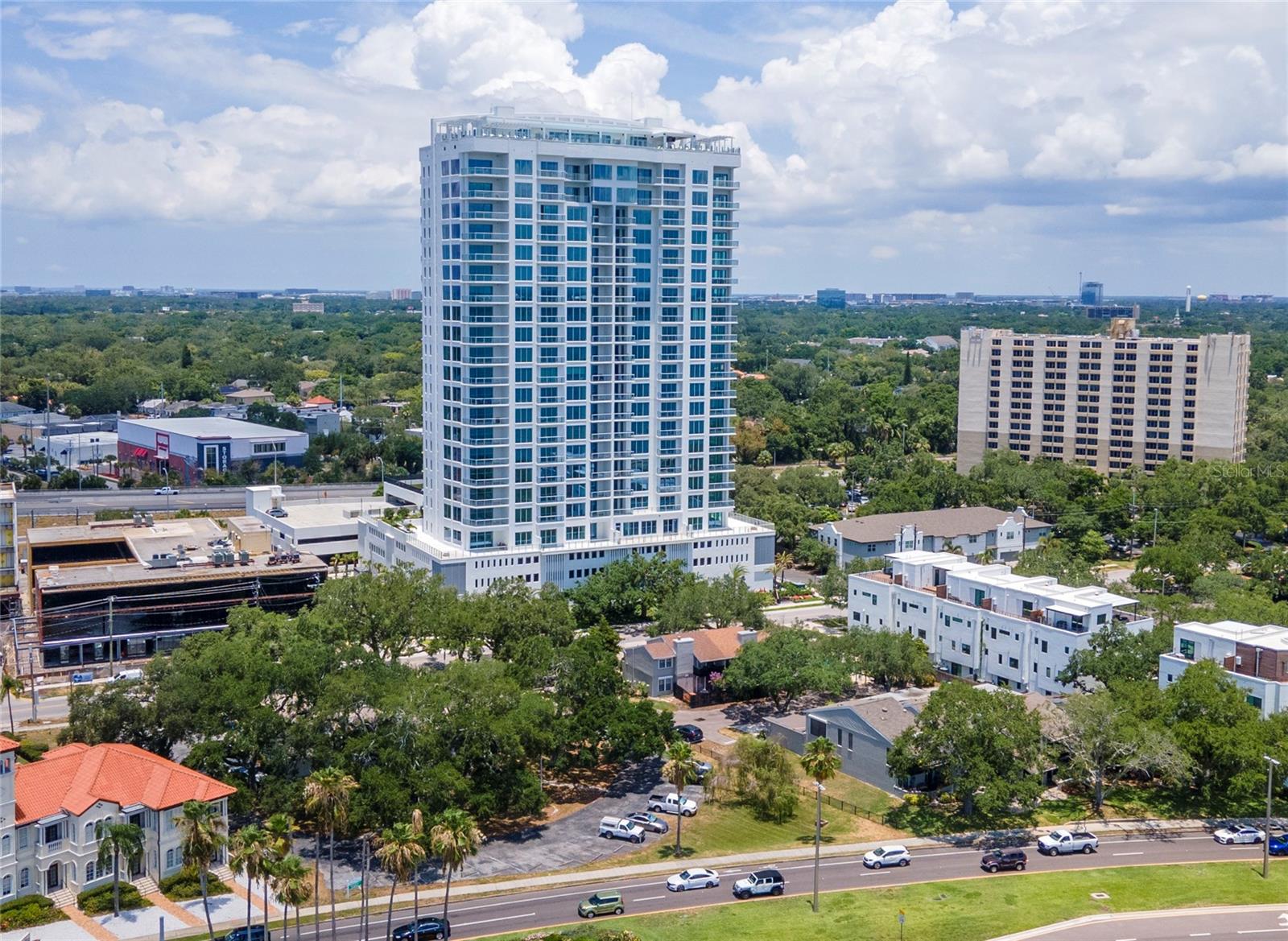 ALTURA BAYSHORE - Residential