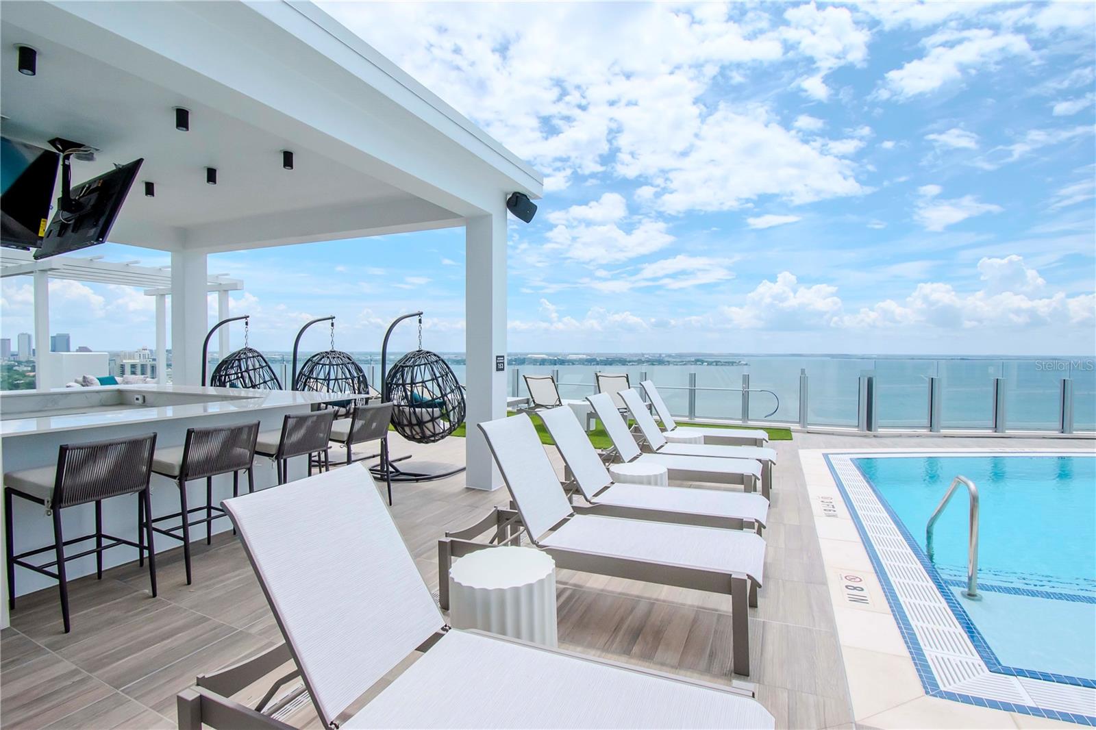 ALTURA BAYSHORE - Residential