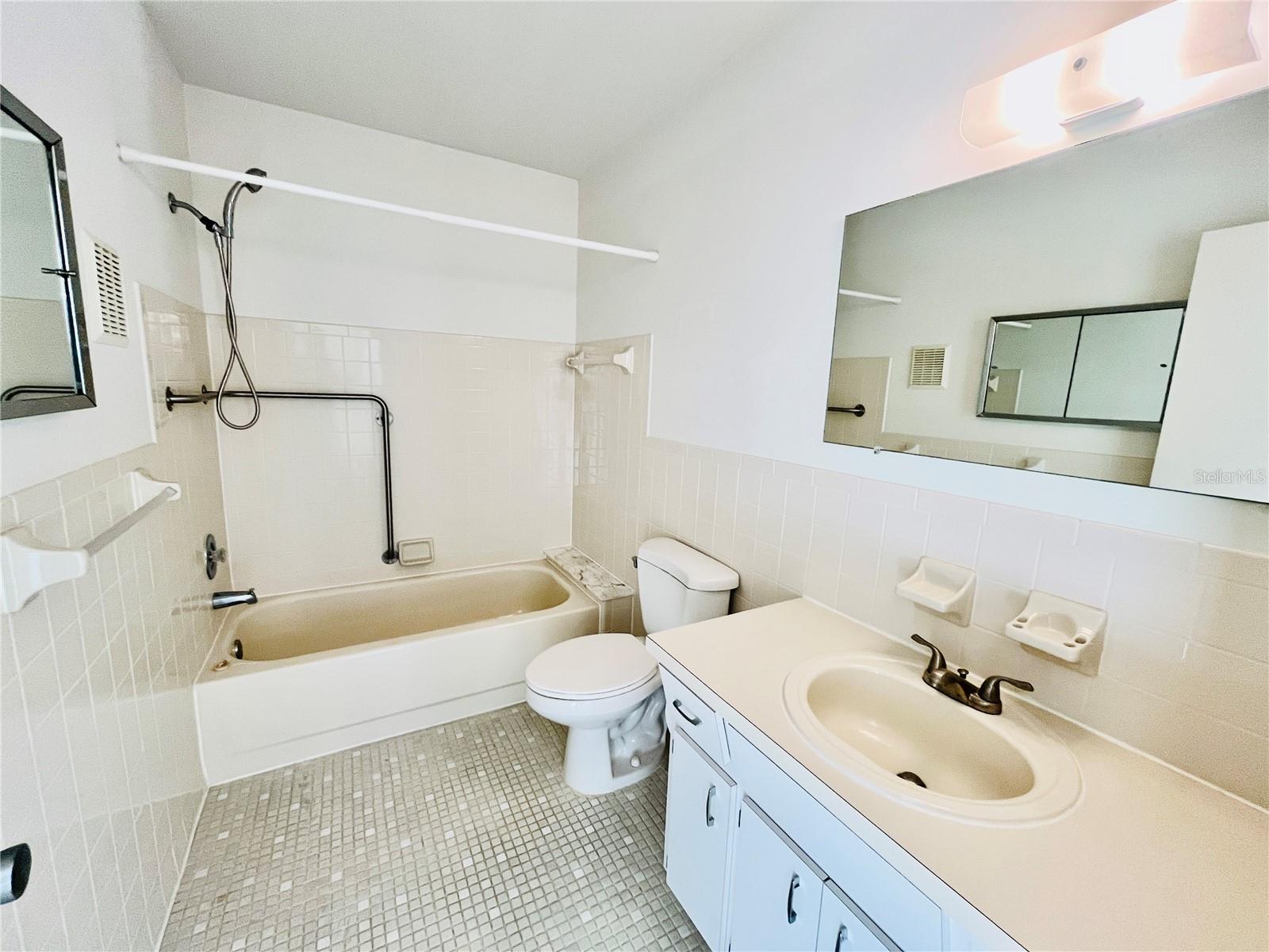 ON TOP OF THE WORLD - Residential