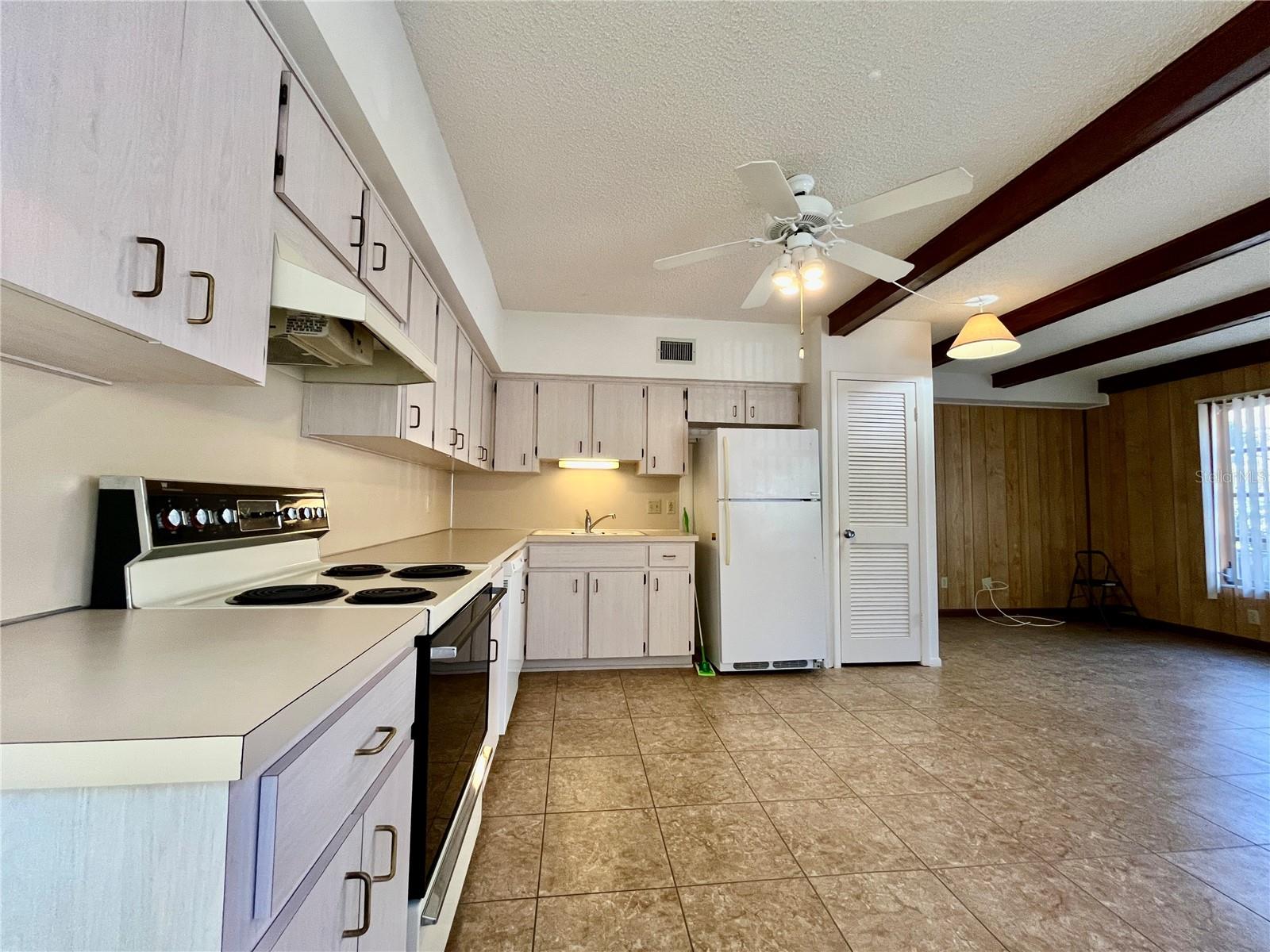 ON TOP OF THE WORLD - Residential