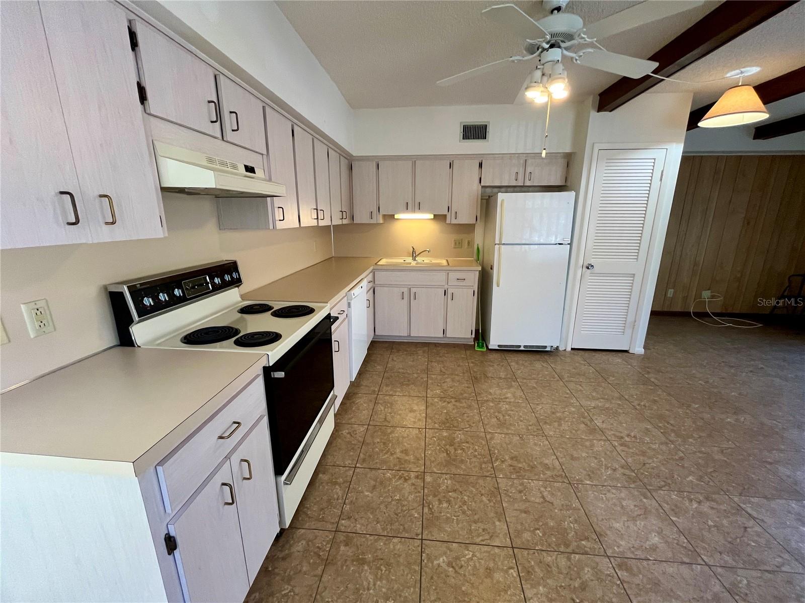 ON TOP OF THE WORLD - Residential