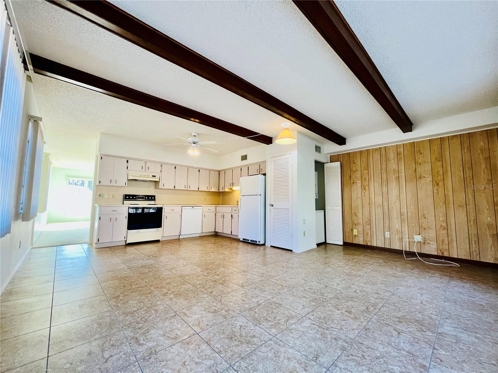 ON TOP OF THE WORLD - Residential