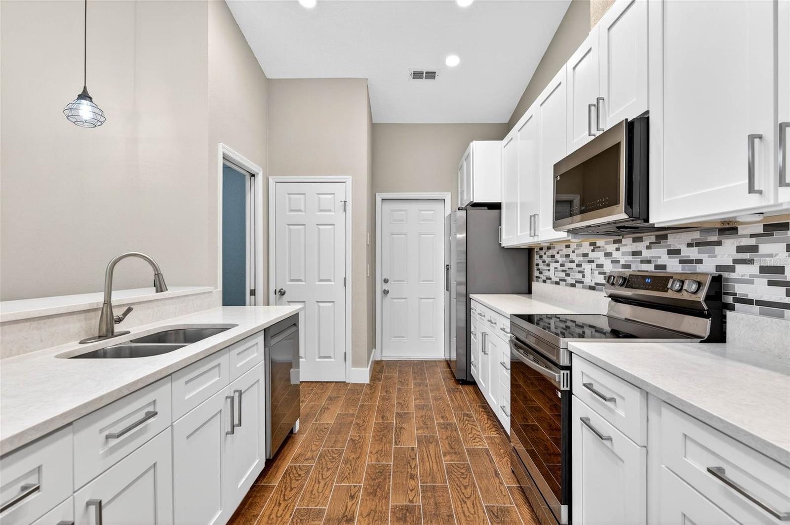 SILVER OAKS - Residential