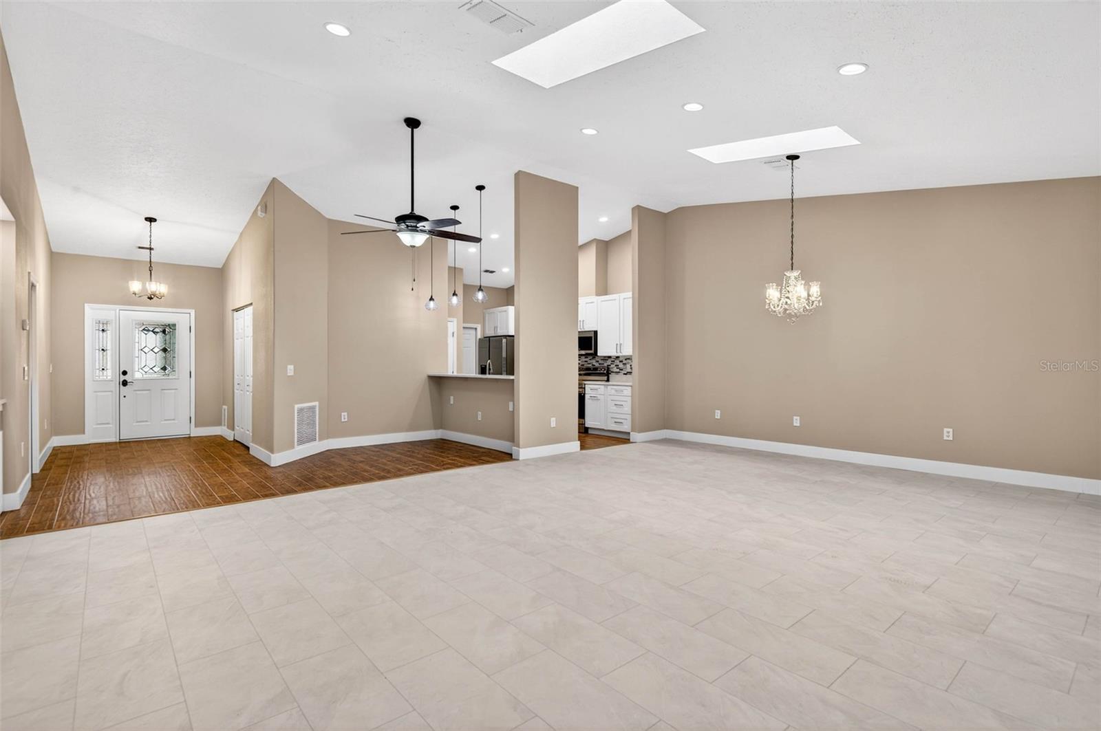 SILVER OAKS - Residential