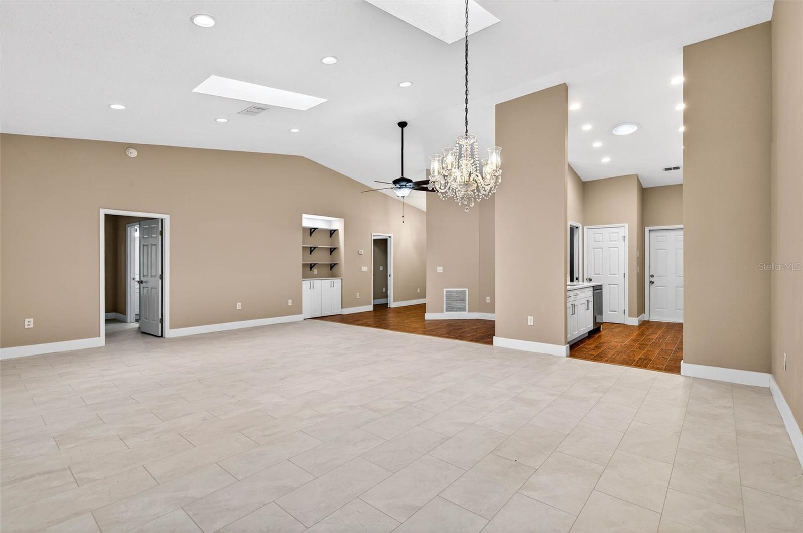 SILVER OAKS - Residential