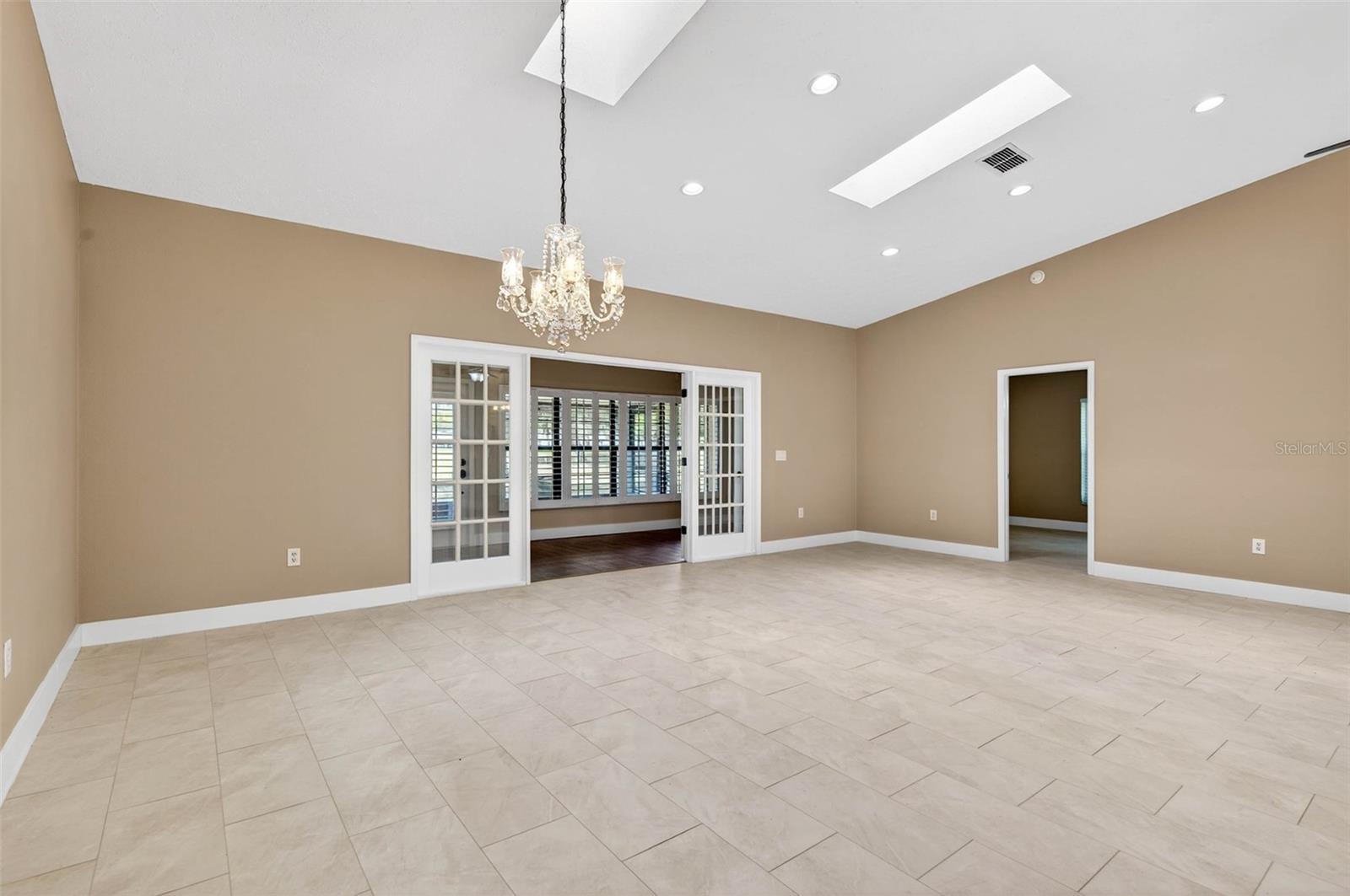 SILVER OAKS - Residential