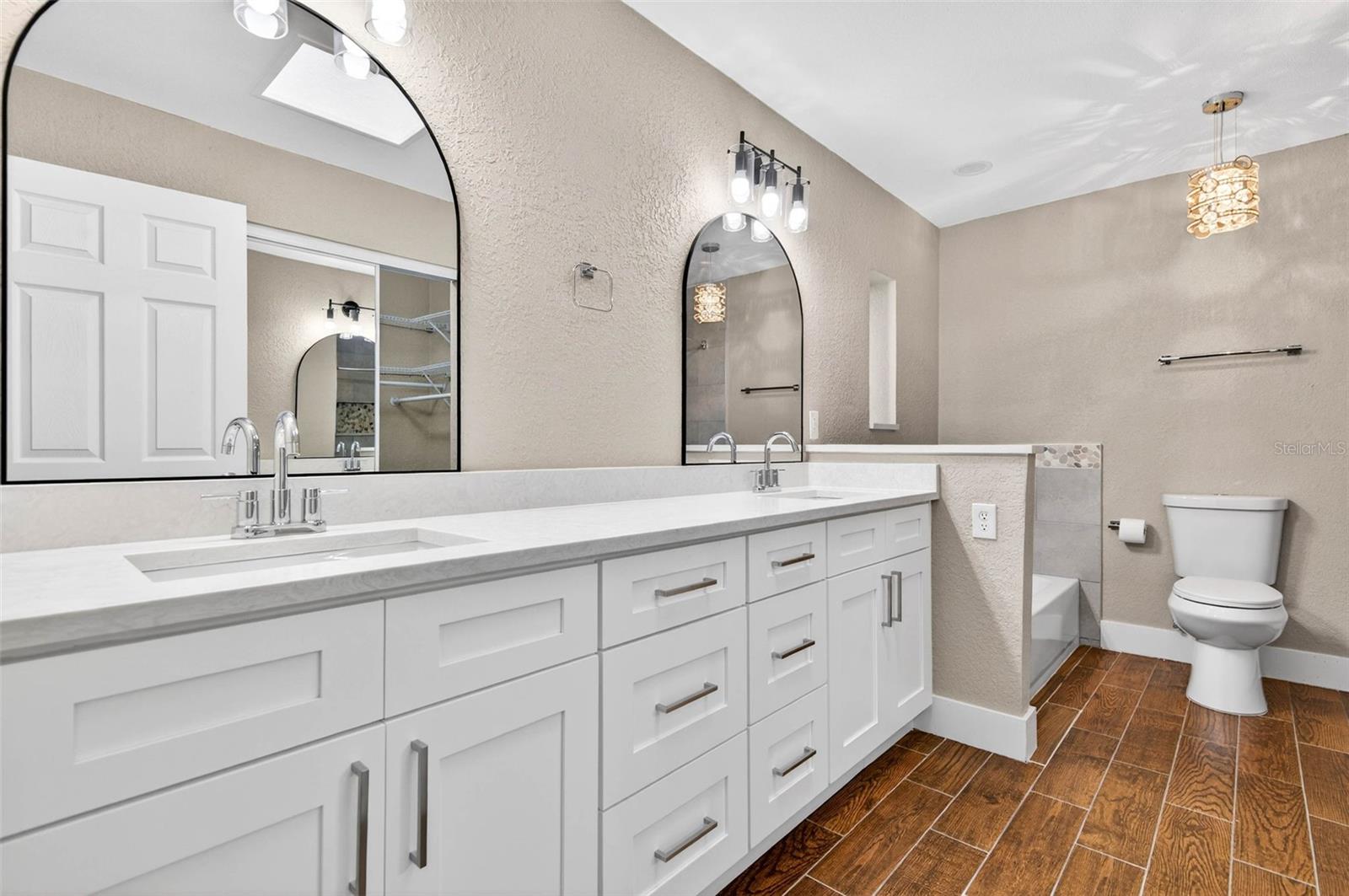 SILVER OAKS - Residential