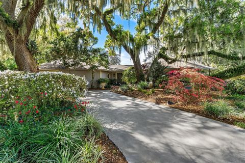 A home in TAVARES