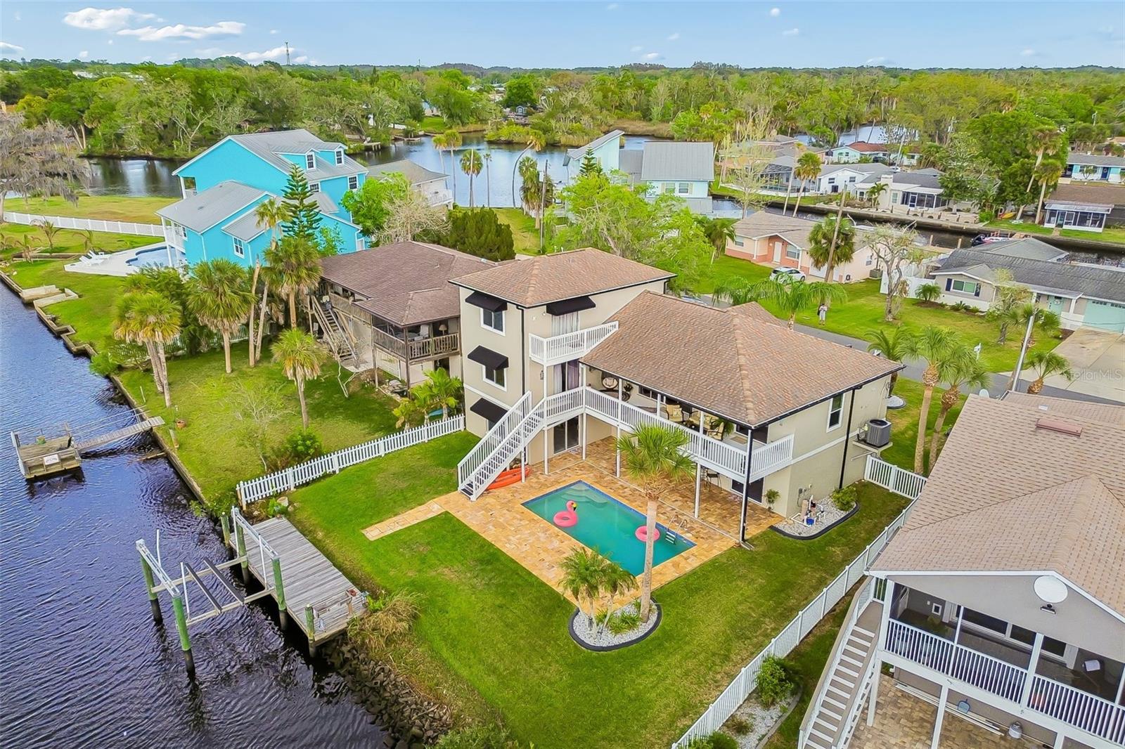 TROPIC SHORES - Residential