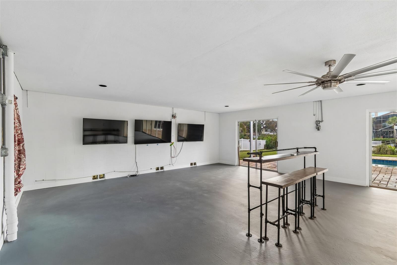 TROPIC SHORES - Residential