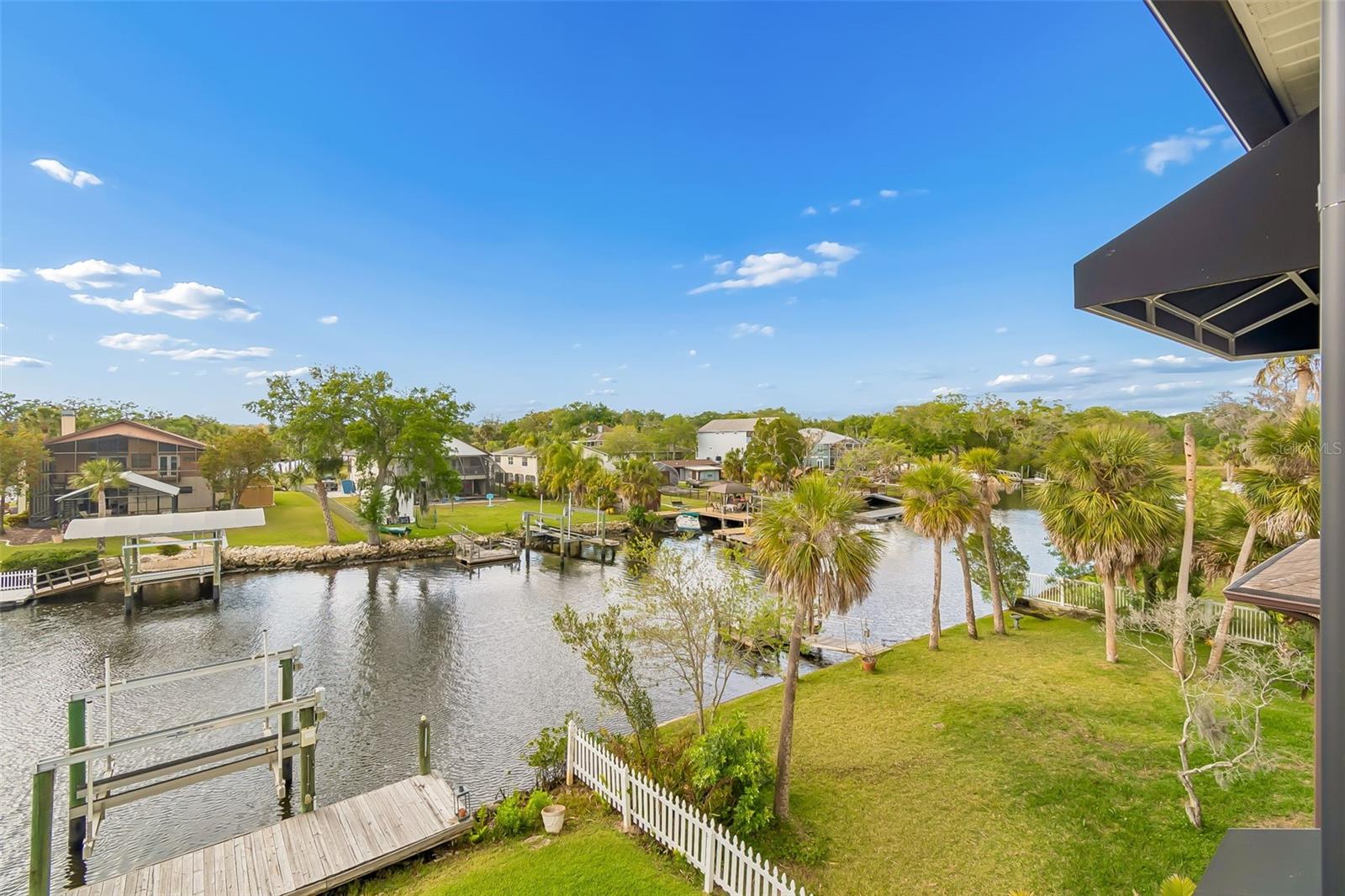 TROPIC SHORES - Residential