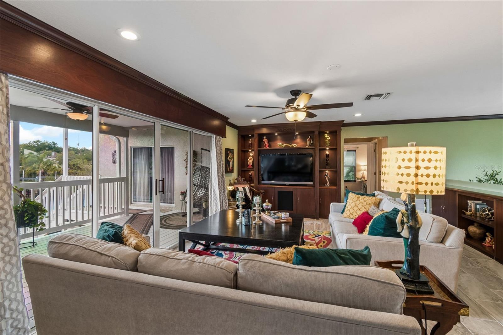 TROPIC SHORES - Residential