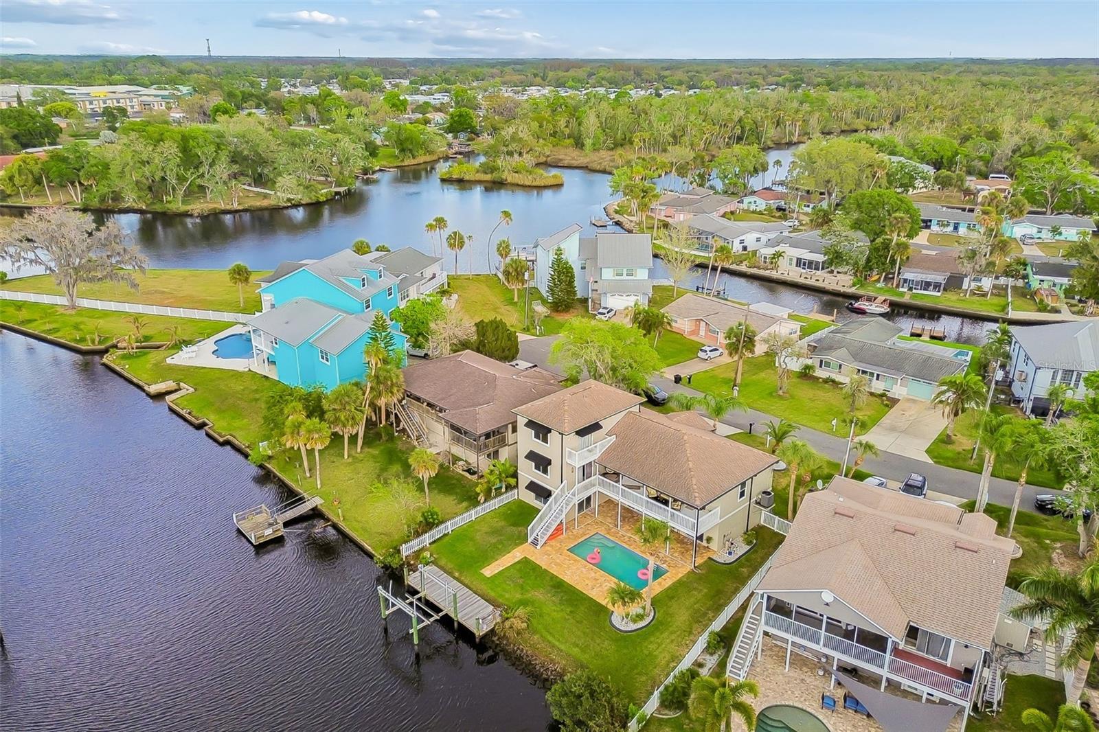 TROPIC SHORES - Residential