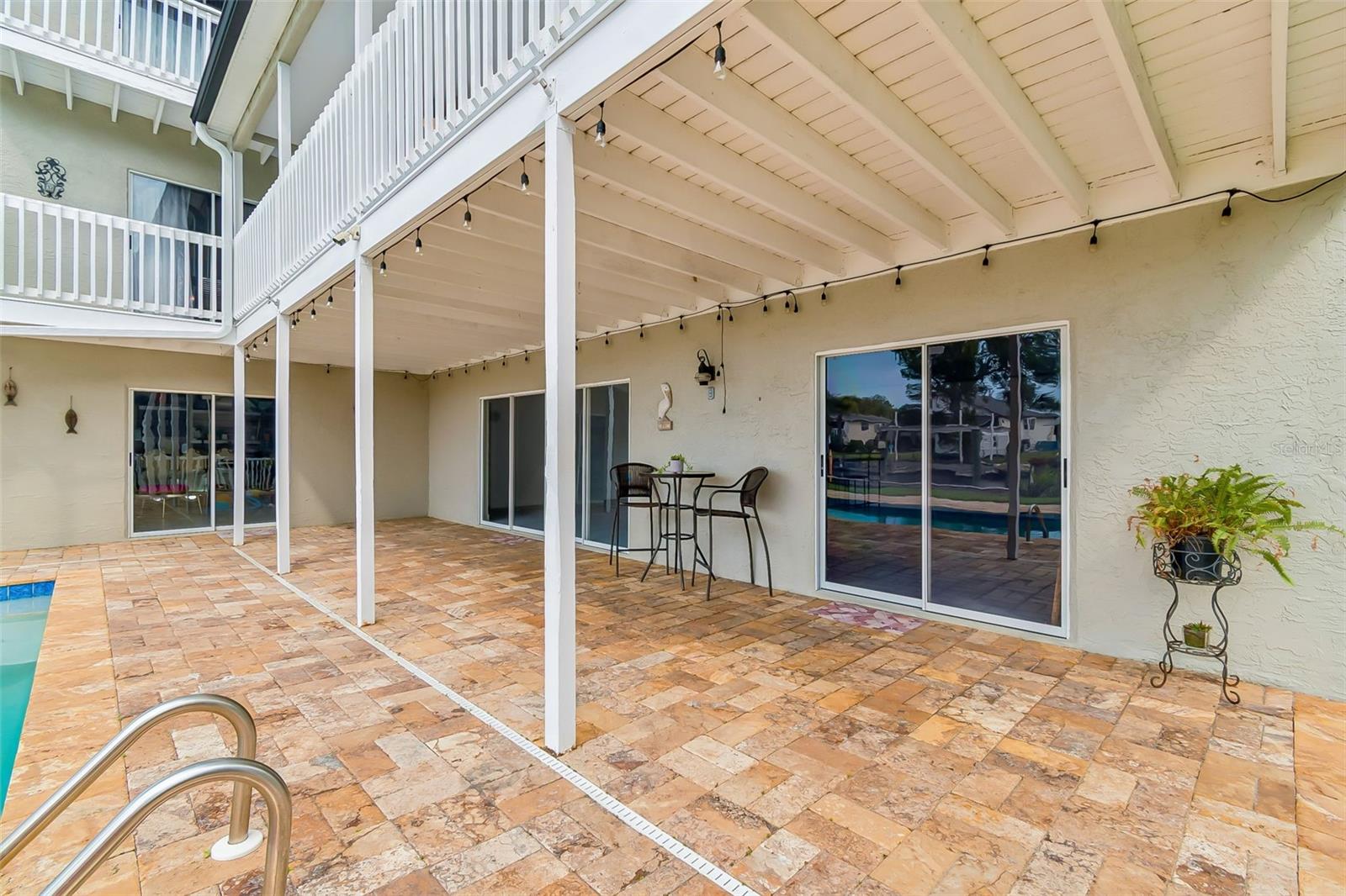 TROPIC SHORES - Residential