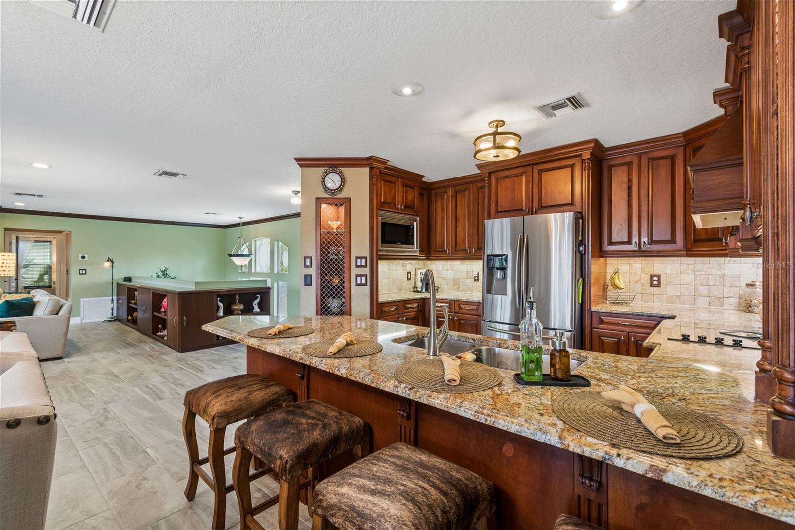 TROPIC SHORES - Residential