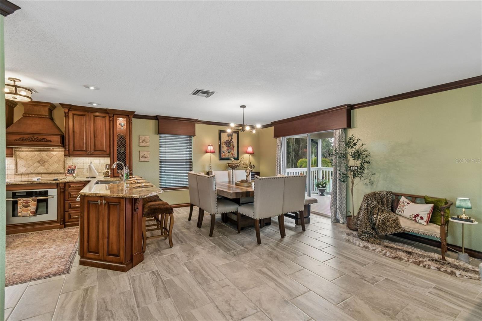 TROPIC SHORES - Residential