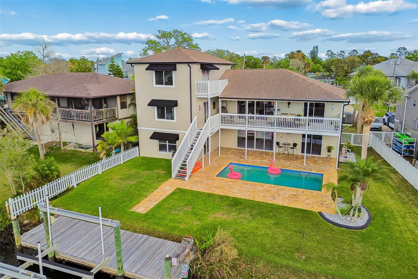 TROPIC SHORES - Residential