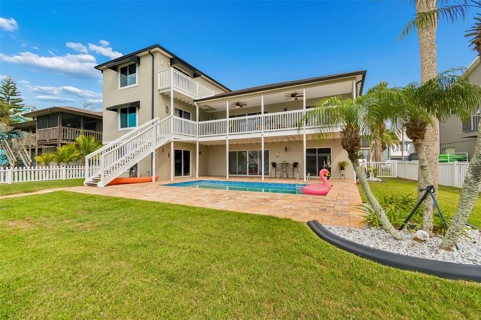 TROPIC SHORES - Residential