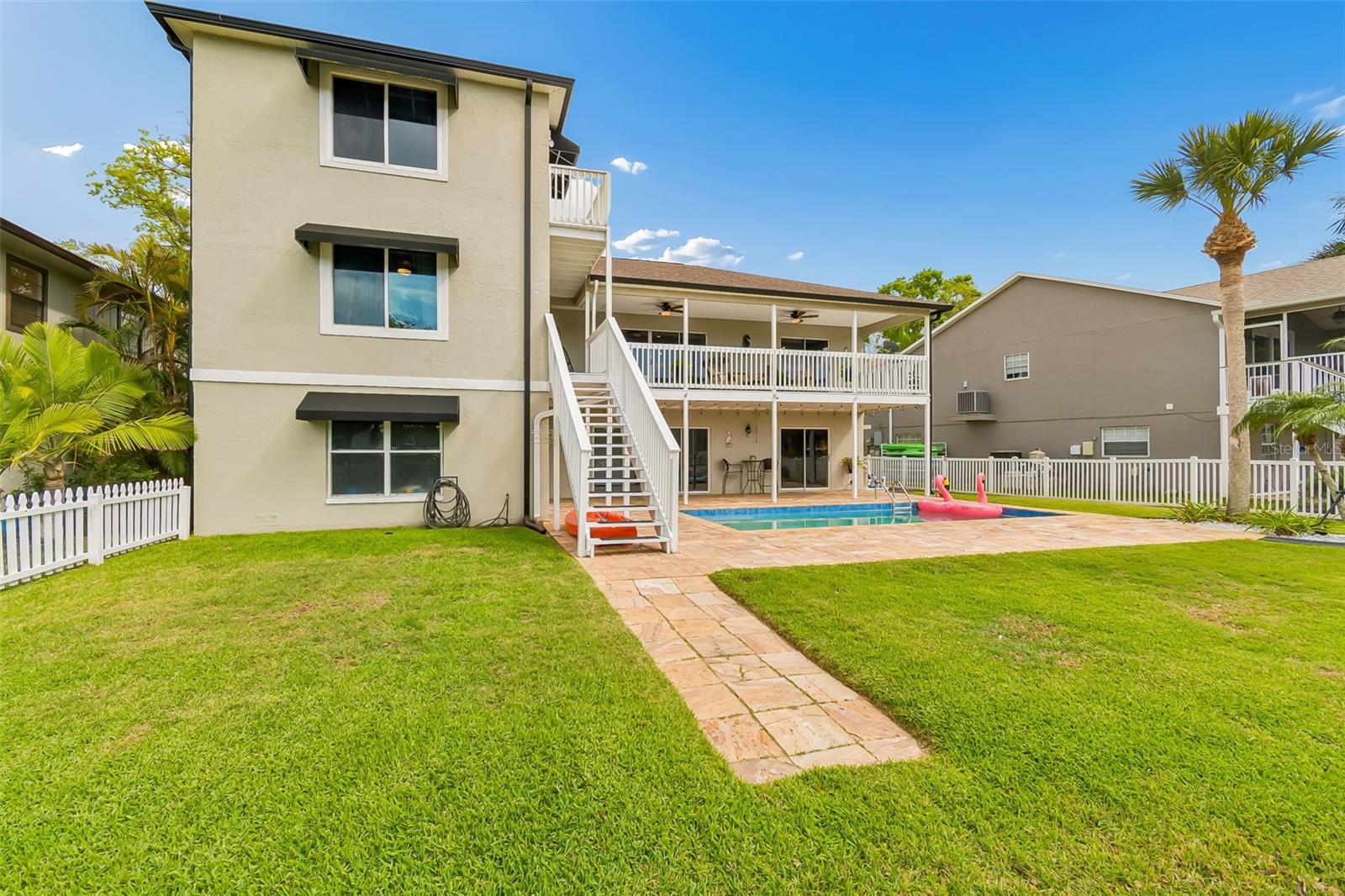 TROPIC SHORES - Residential