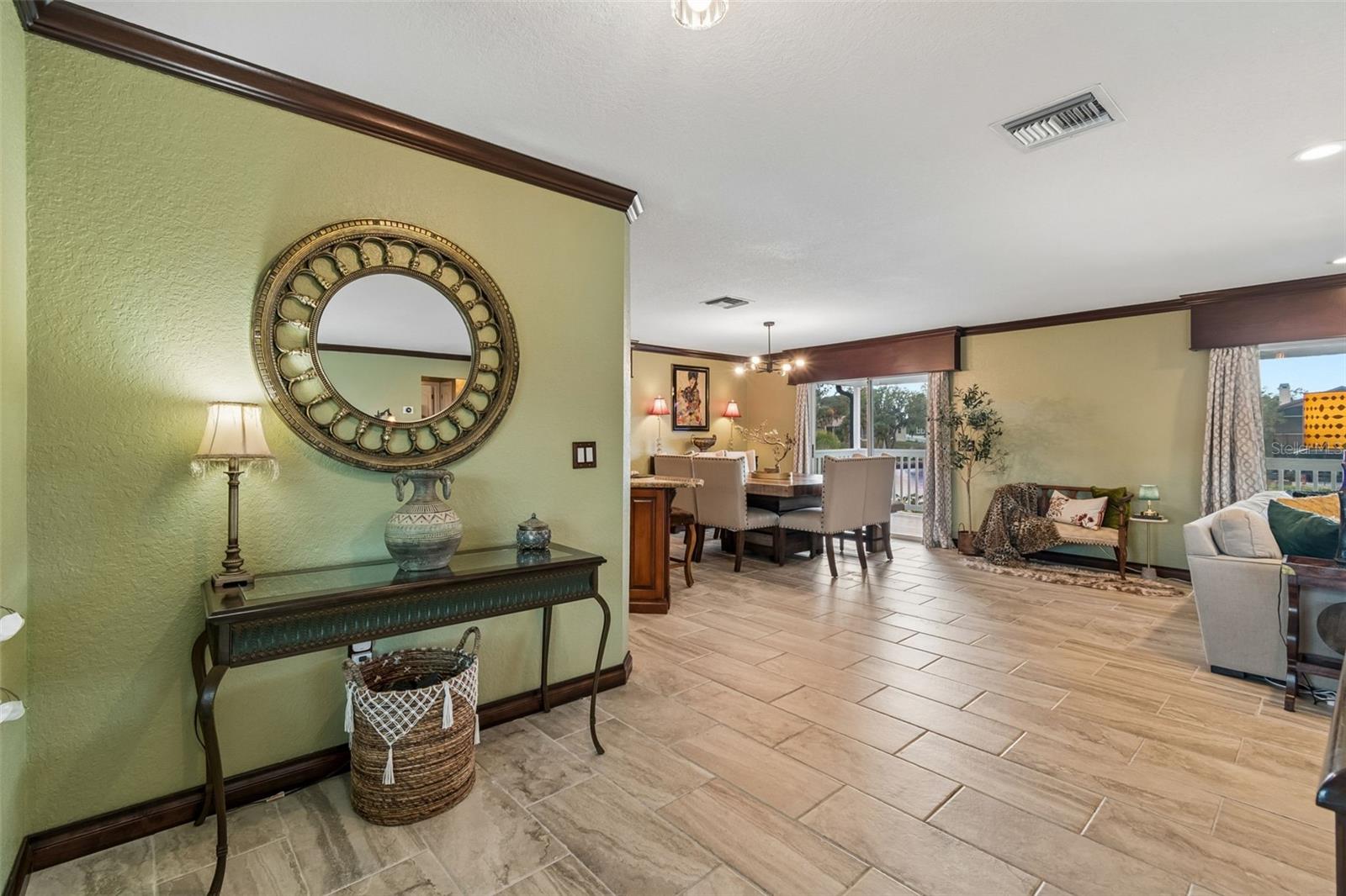 TROPIC SHORES - Residential