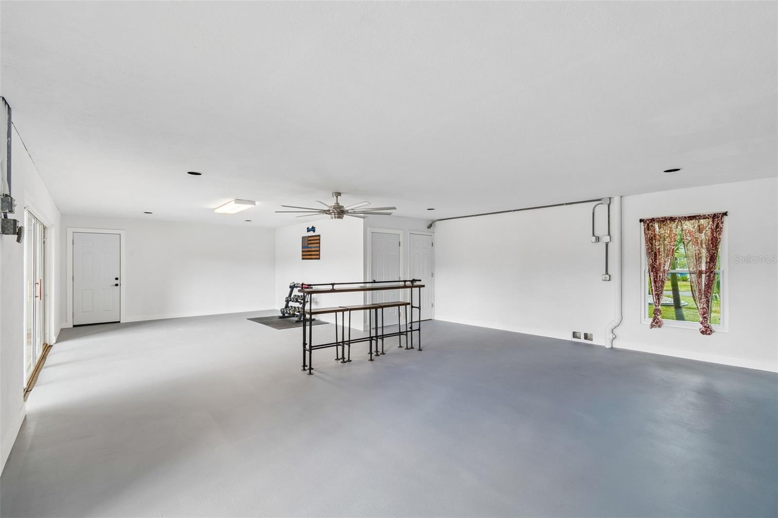 TROPIC SHORES - Residential