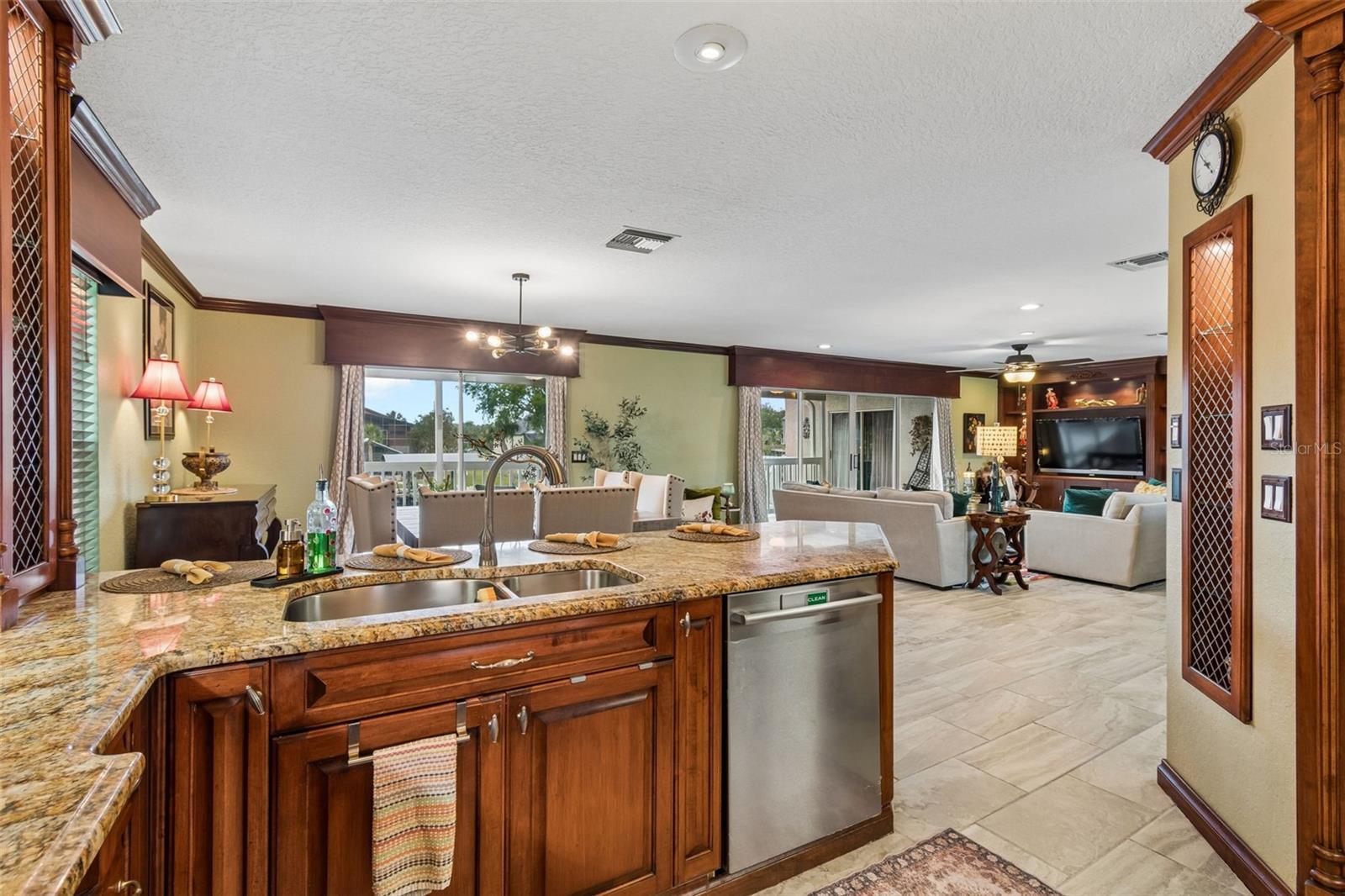 TROPIC SHORES - Residential