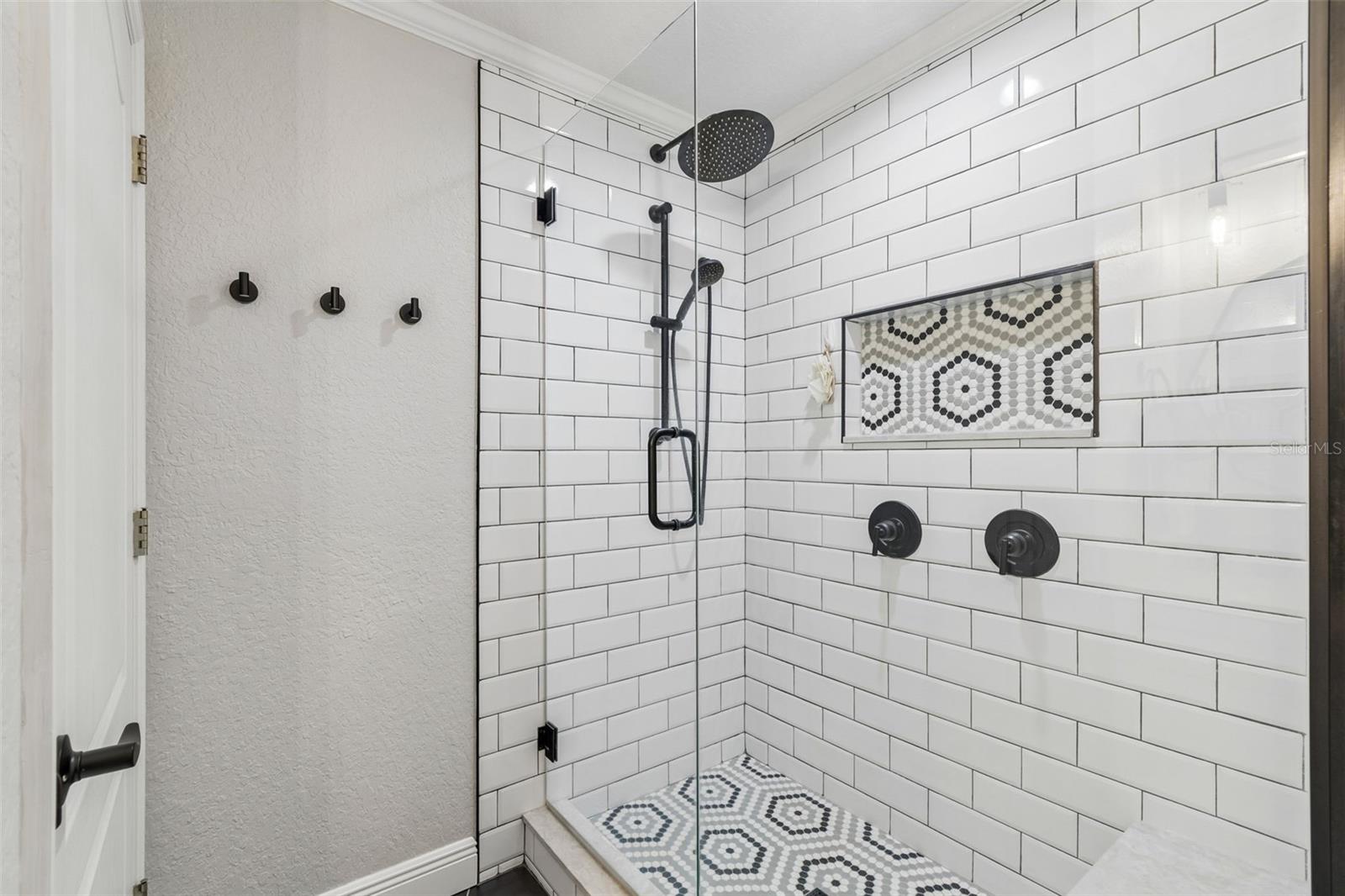 TROPIC SHORES - Residential