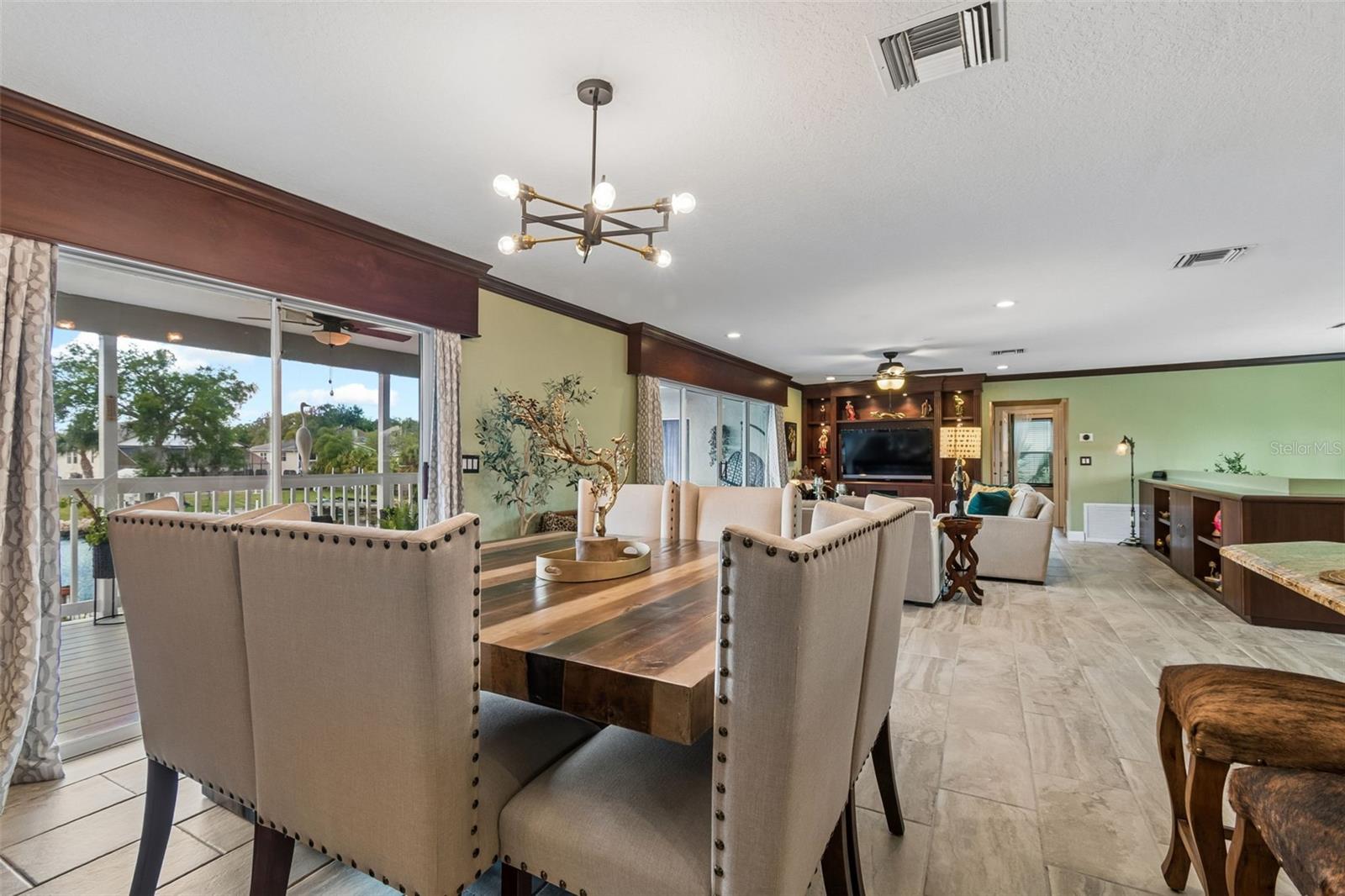 TROPIC SHORES - Residential