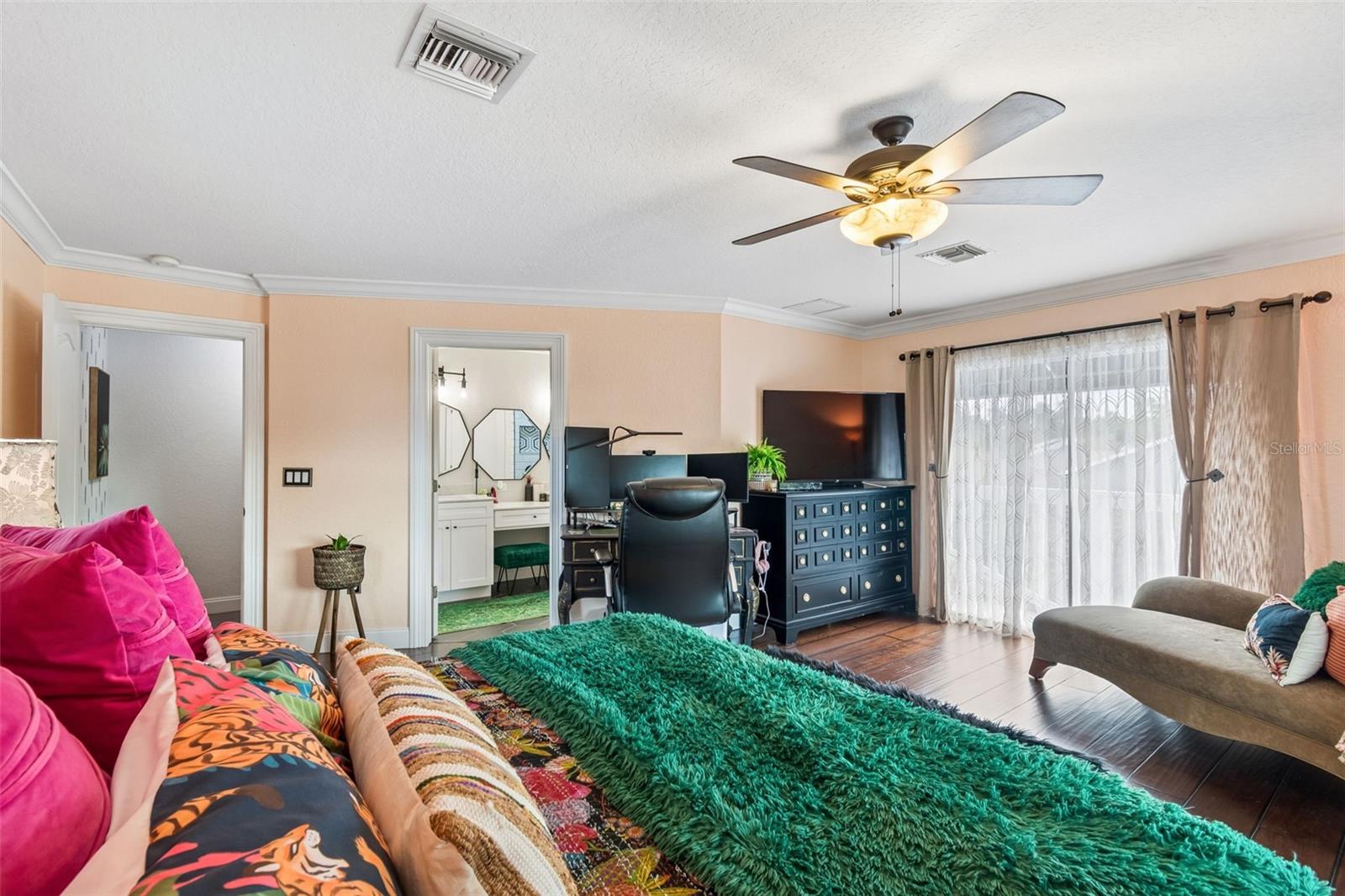 TROPIC SHORES - Residential