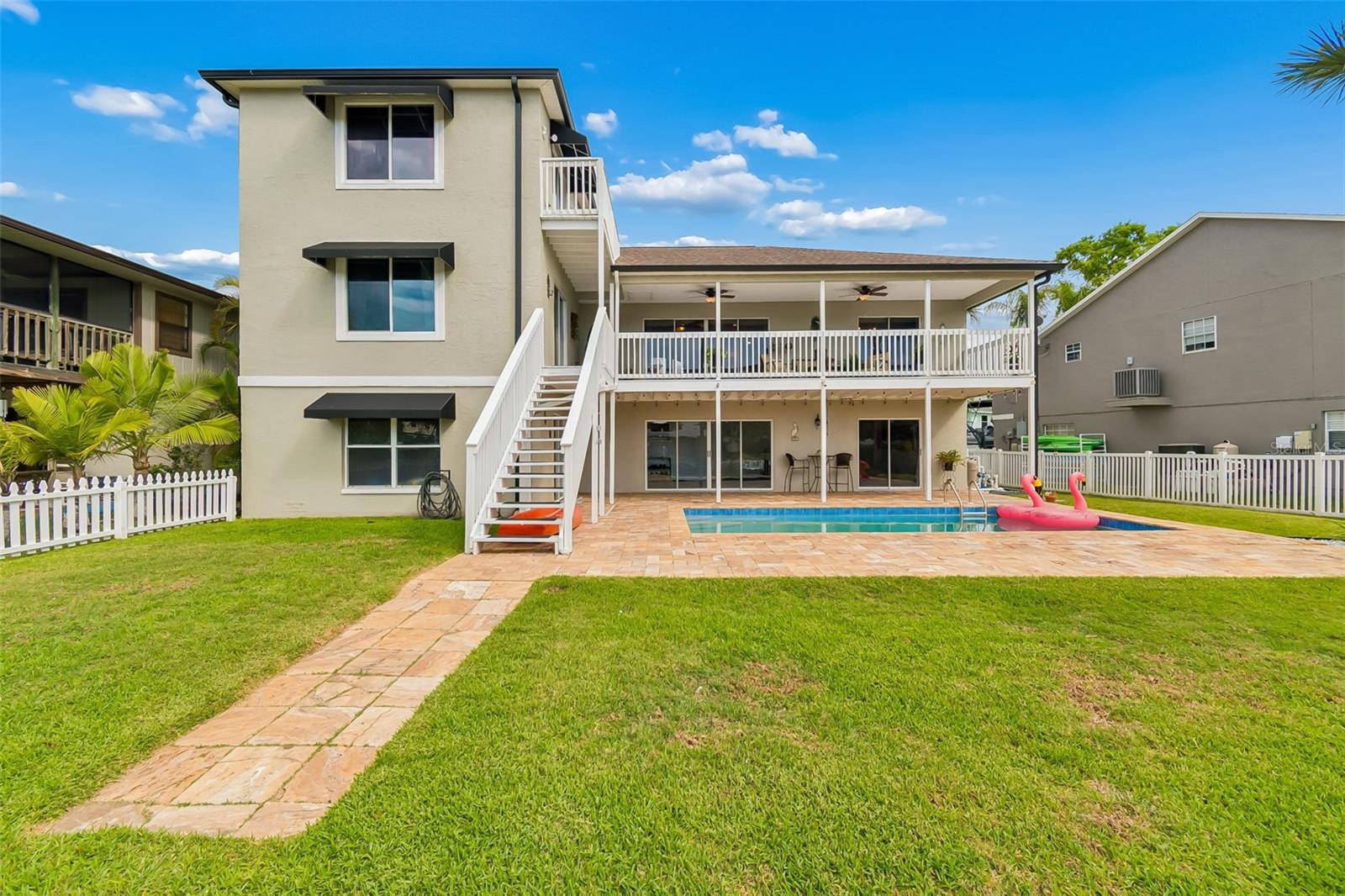 TROPIC SHORES - Residential