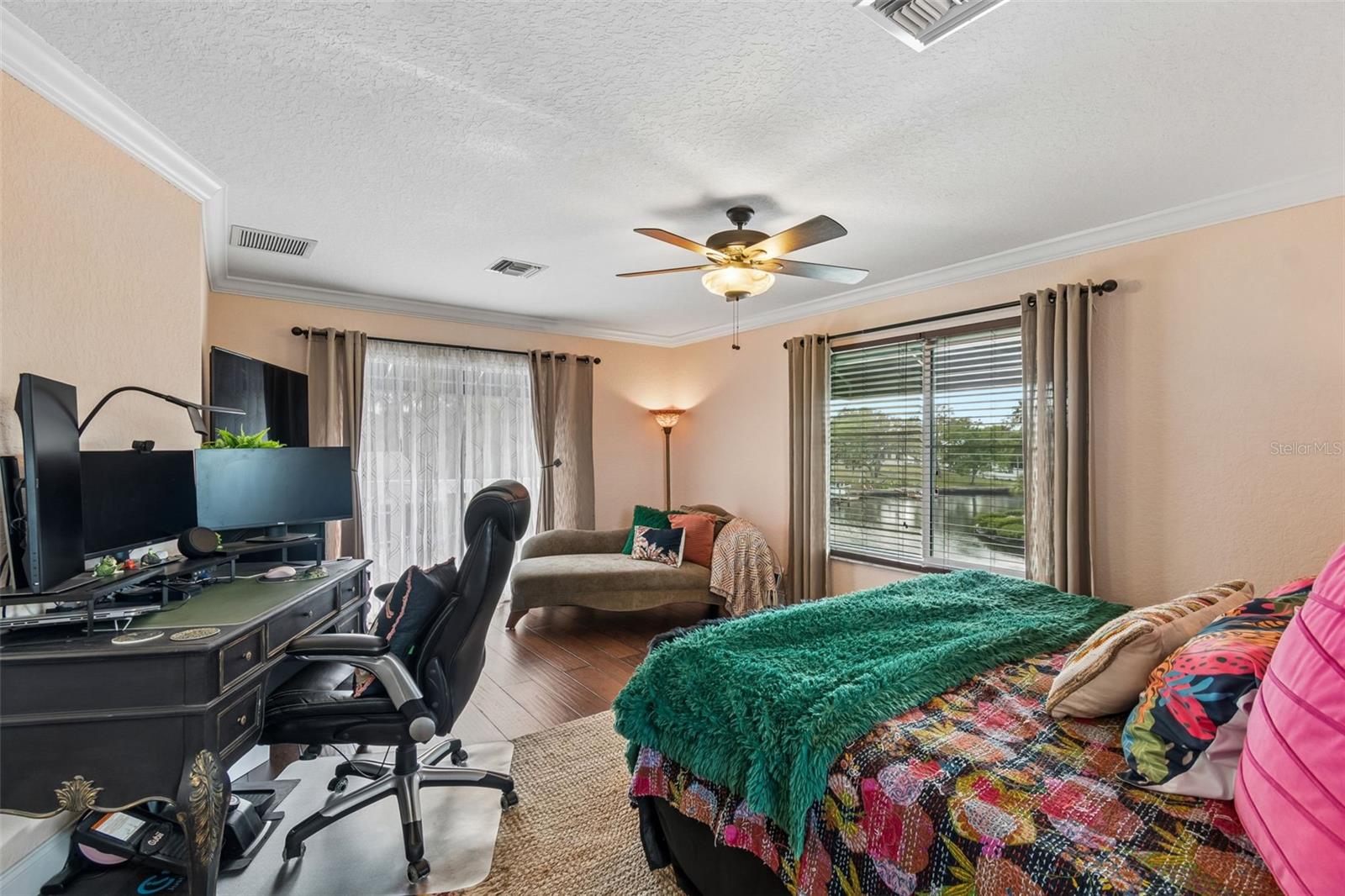 TROPIC SHORES - Residential