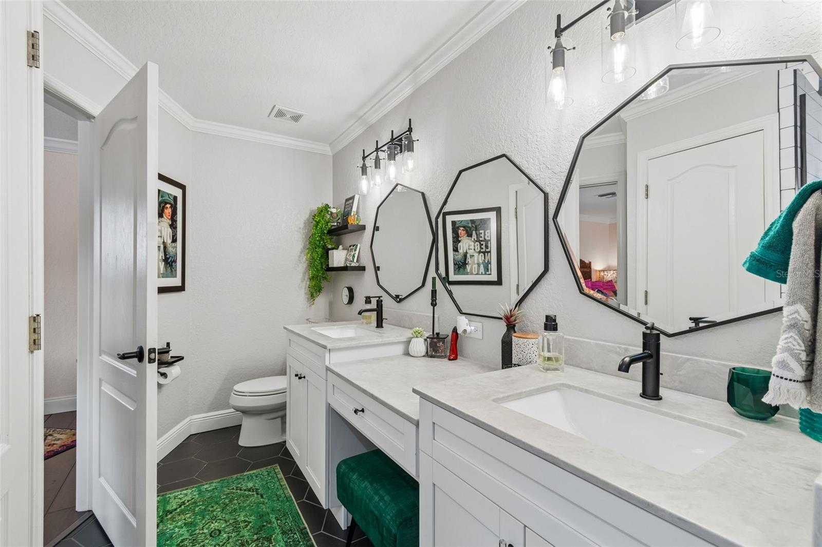 TROPIC SHORES - Residential