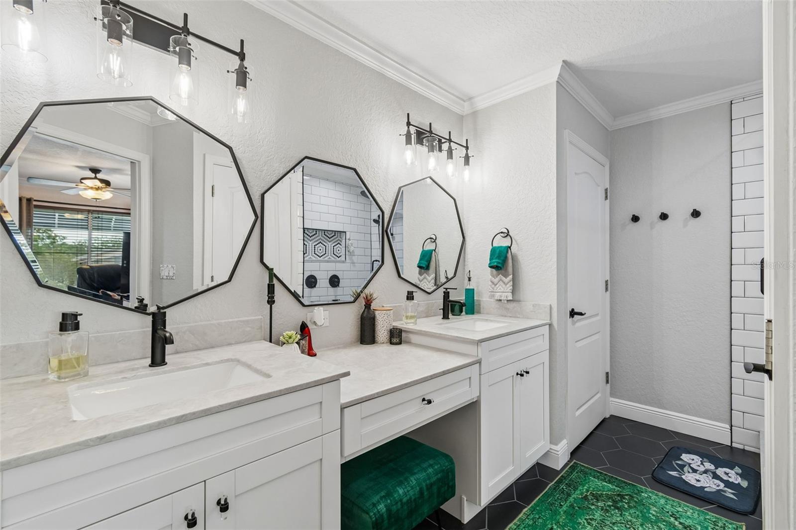 TROPIC SHORES - Residential