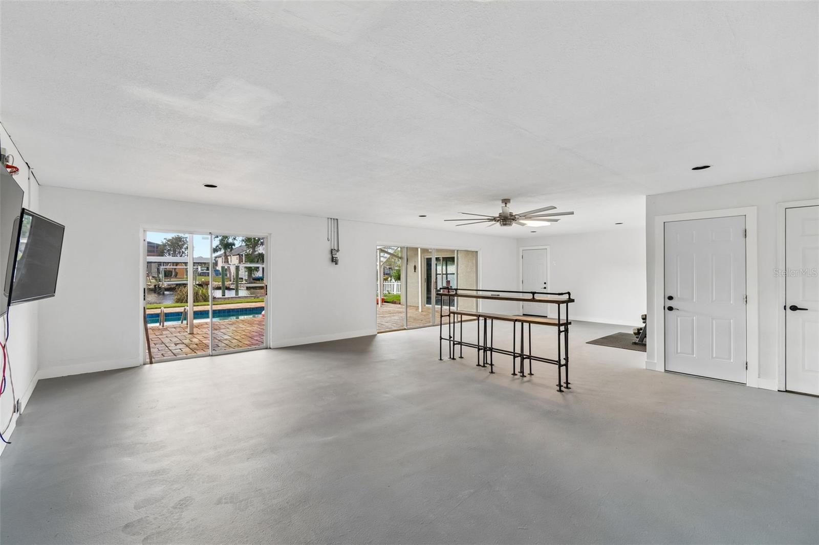 TROPIC SHORES - Residential