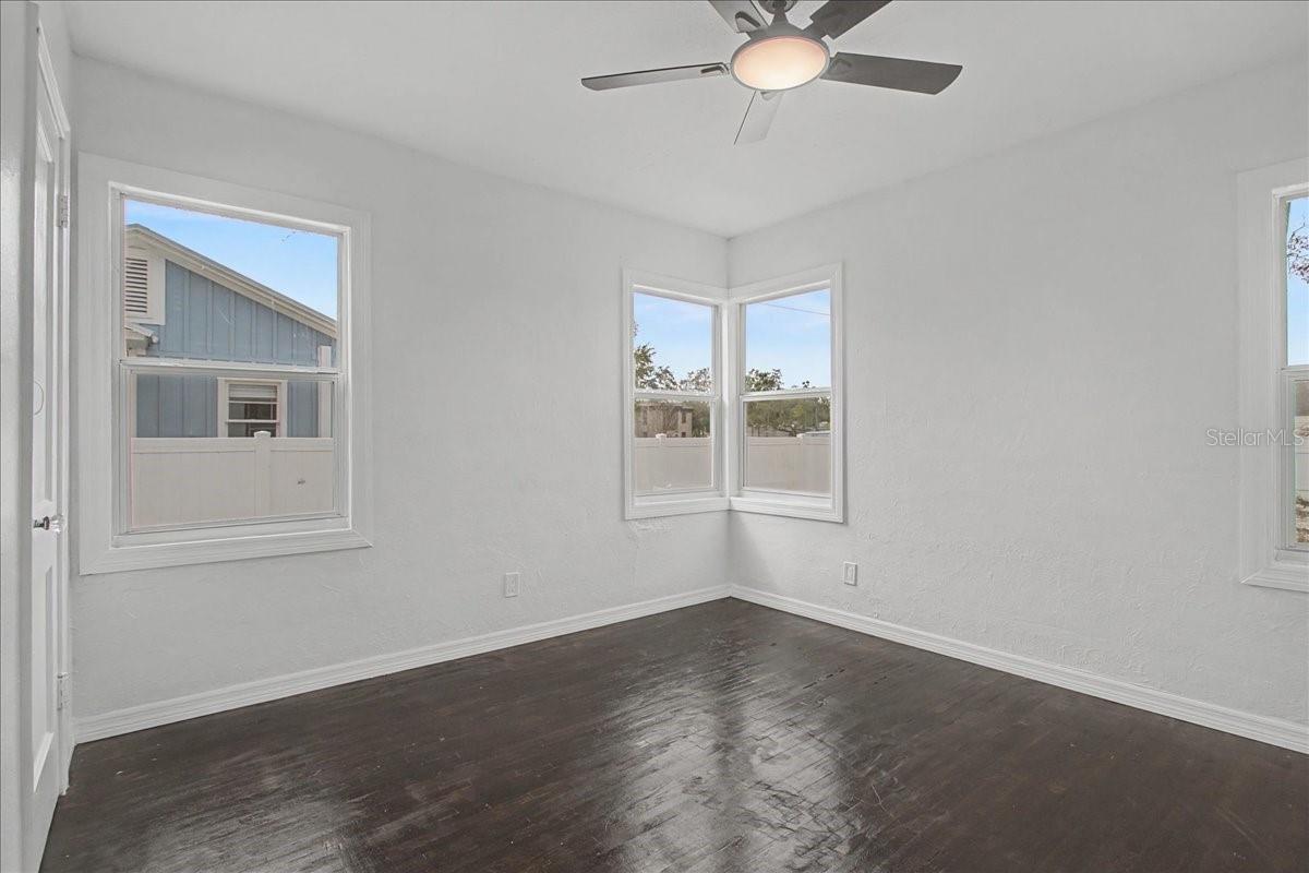 ROSLYN HOMES - Residential