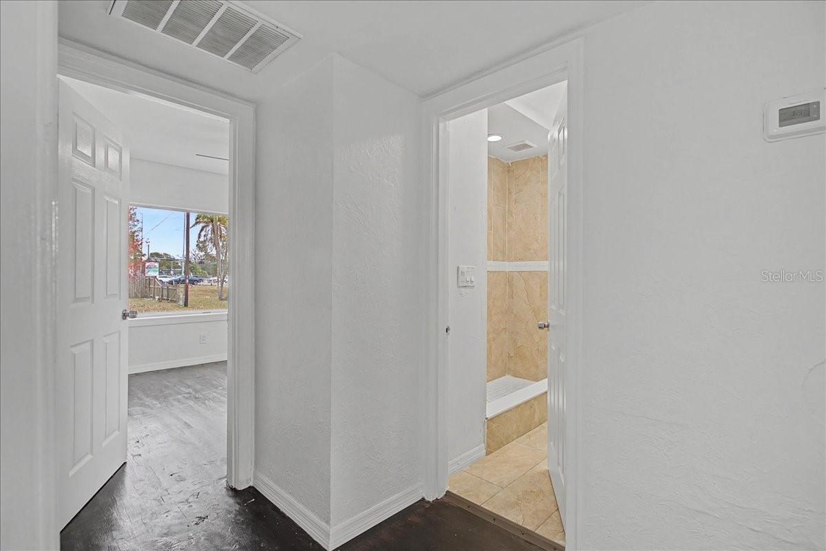 ROSLYN HOMES - Residential